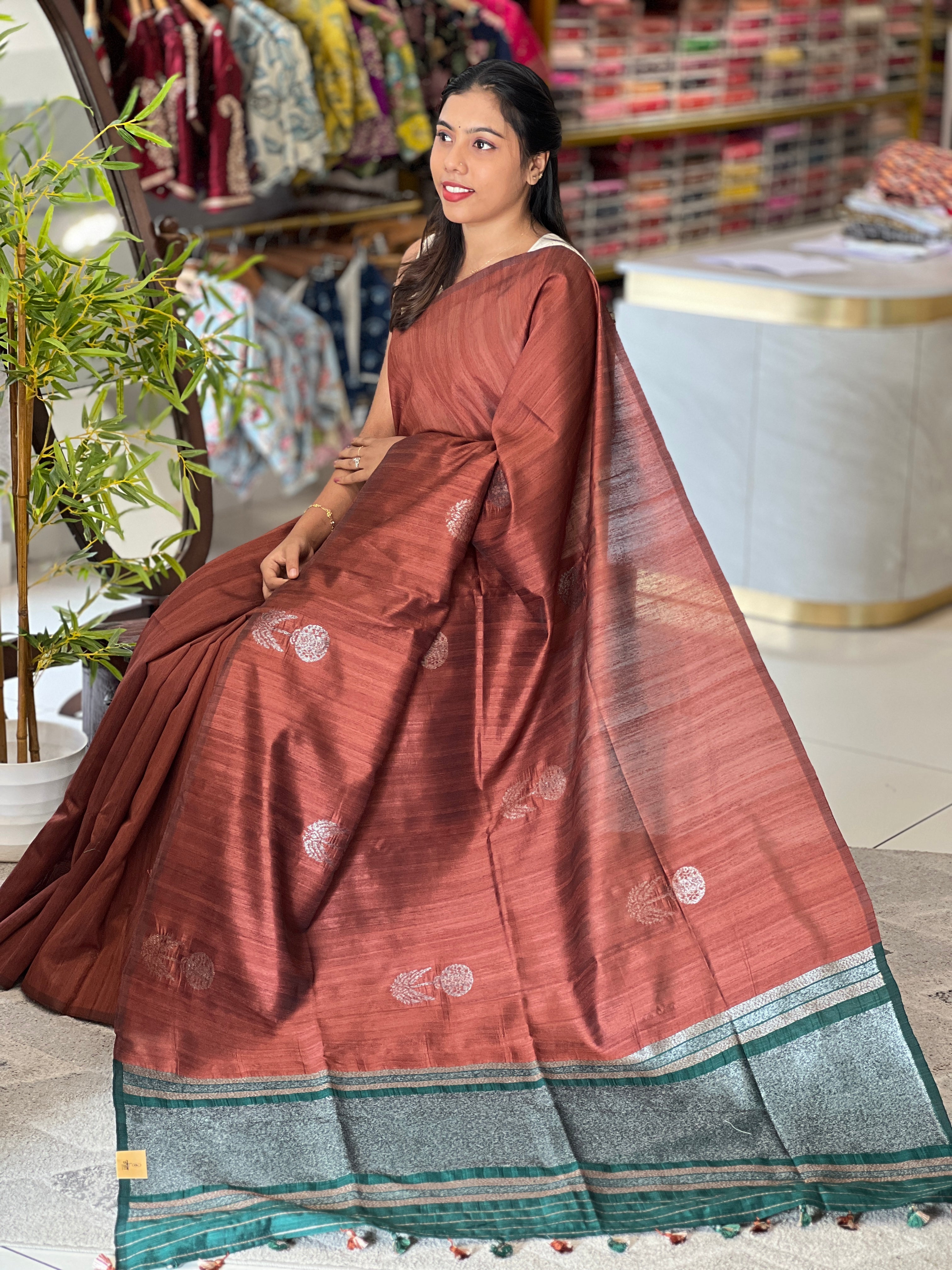 Thread & Zari Woven Tussar Finish Saree | RSF116