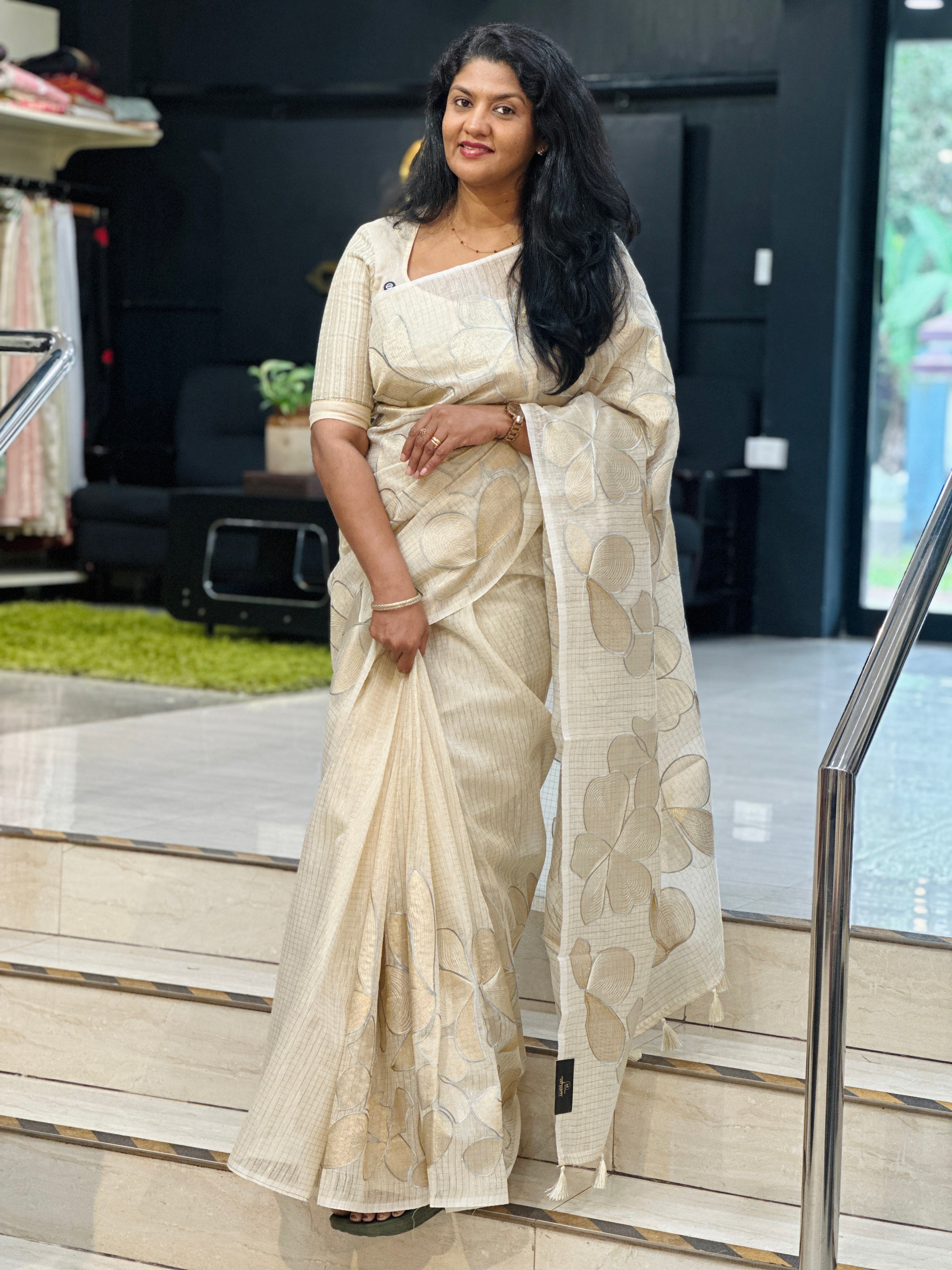 Embroidered Applique Linen Finish Saree | ZSS553