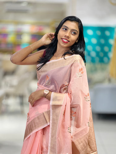 Scattered Floral Butta Detailed Kota Saree | RR208