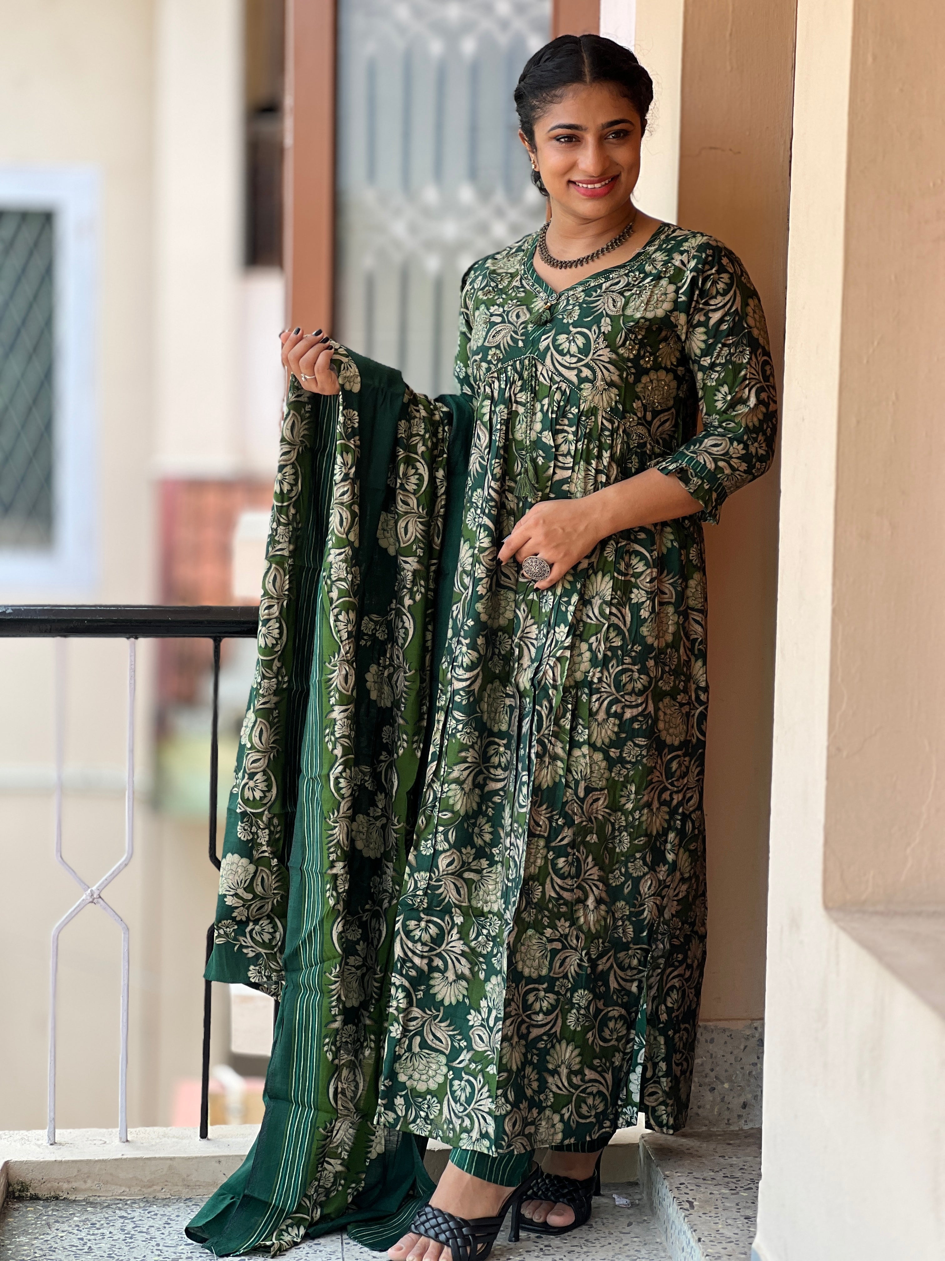 Alia Cut Pattern Muslin Finish Kurta Set | FW146