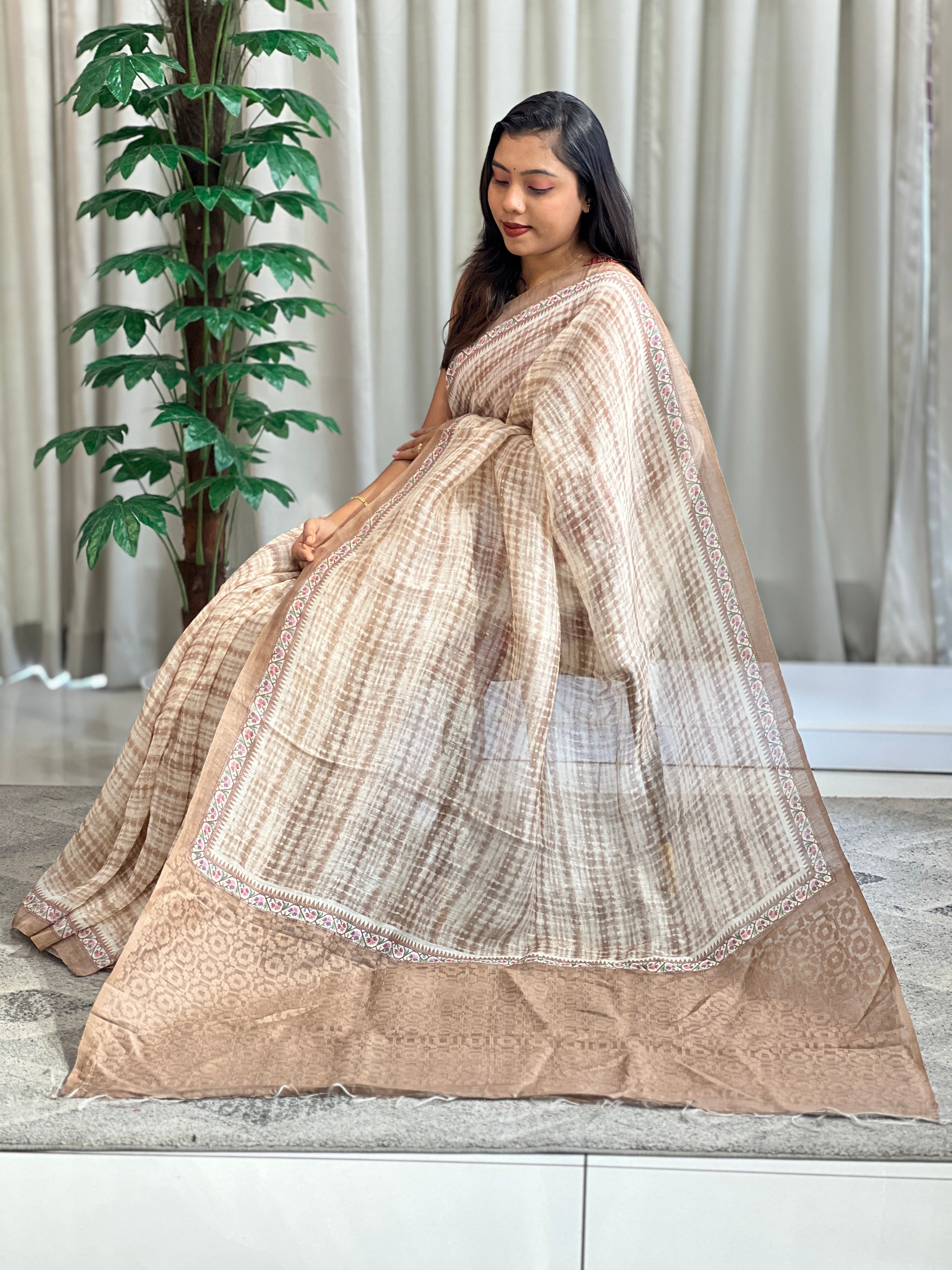 Floral Digital Print Detailed Linen Saree | SMC206