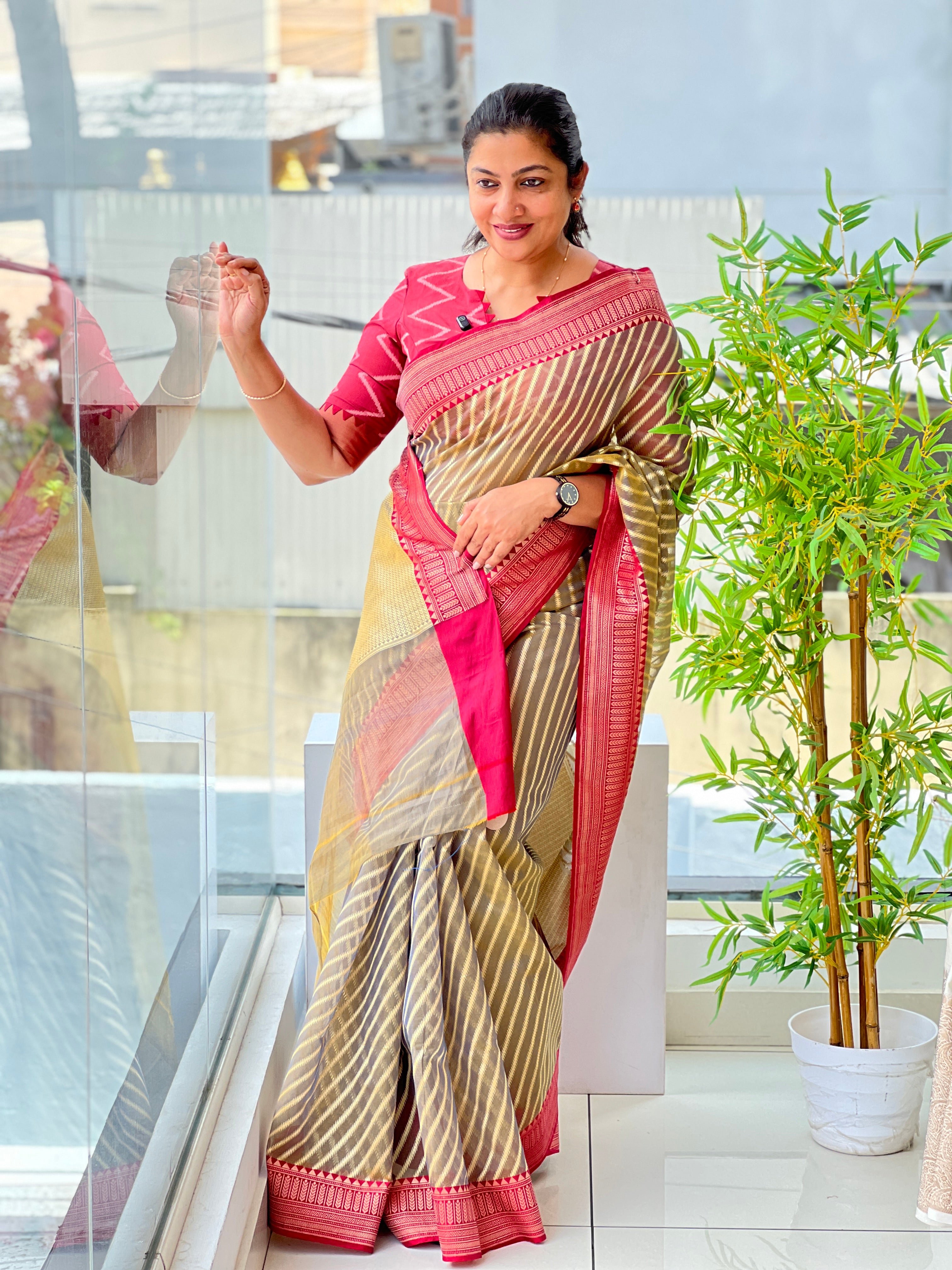 Diagonal Stripe Pattern Kora Banarasi Saree | KMM116