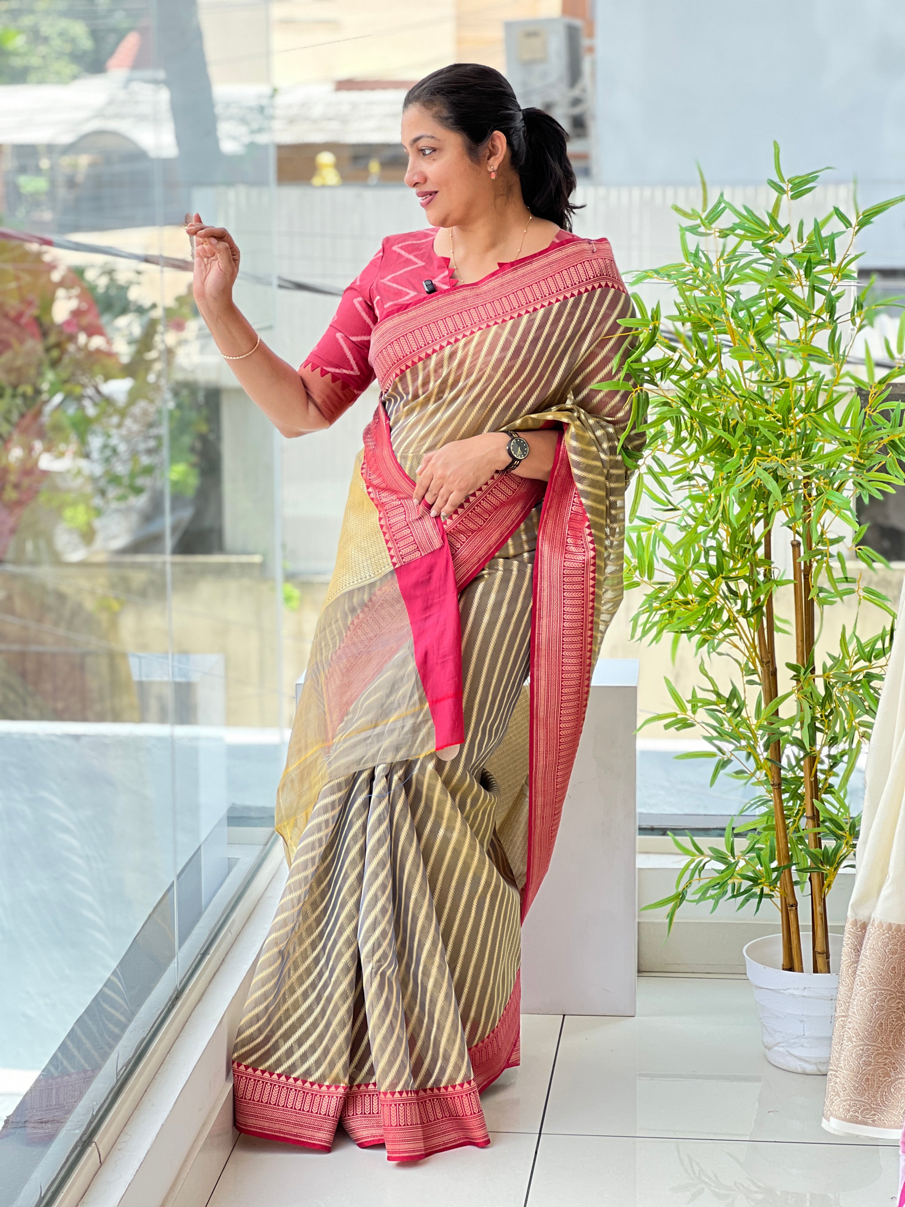 Diagonal Stripe Pattern Kora Banarasi Saree | KMM116