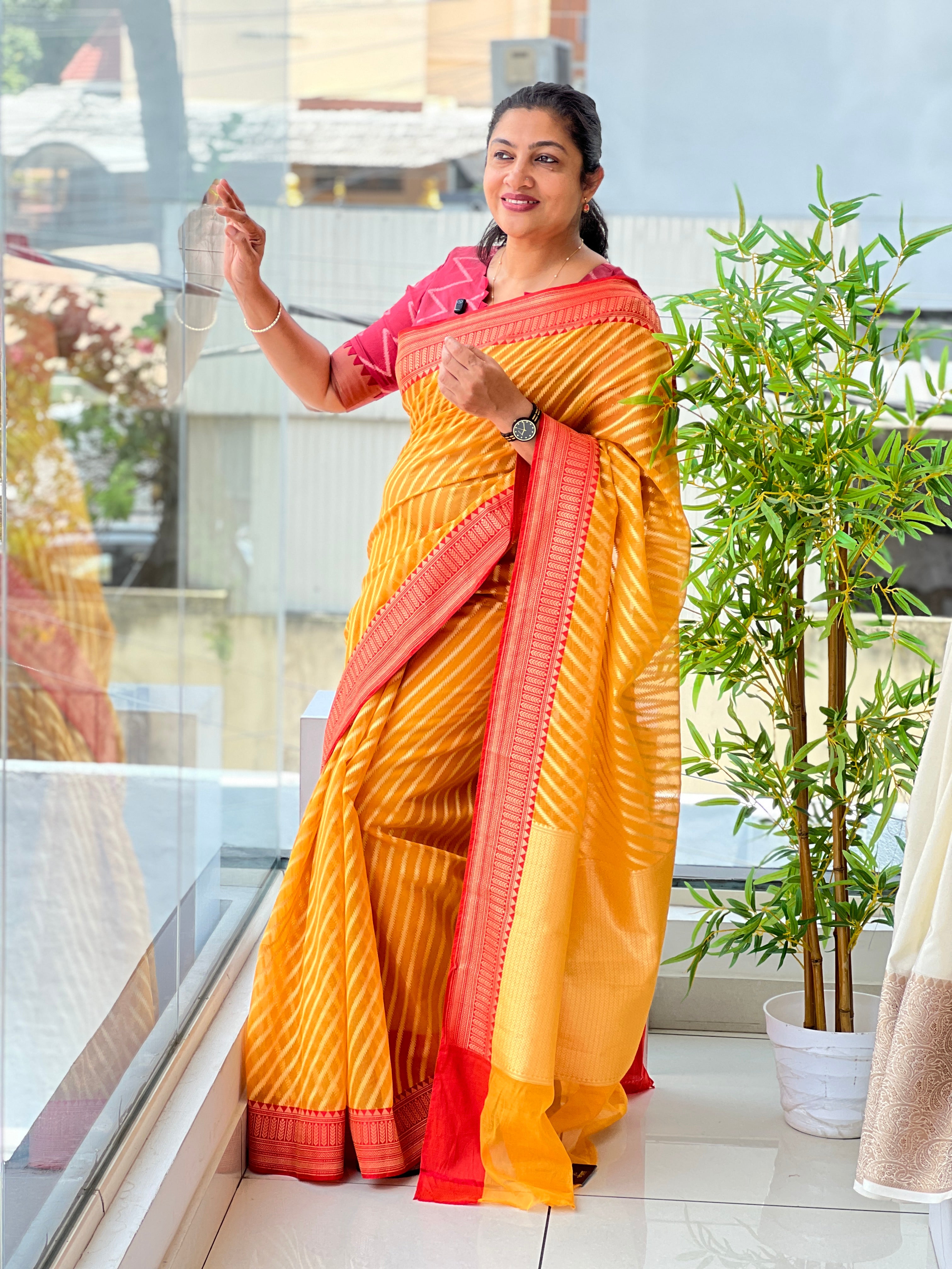 Diagonal Stripe Pattern Kora Banarasi Saree | KMM115