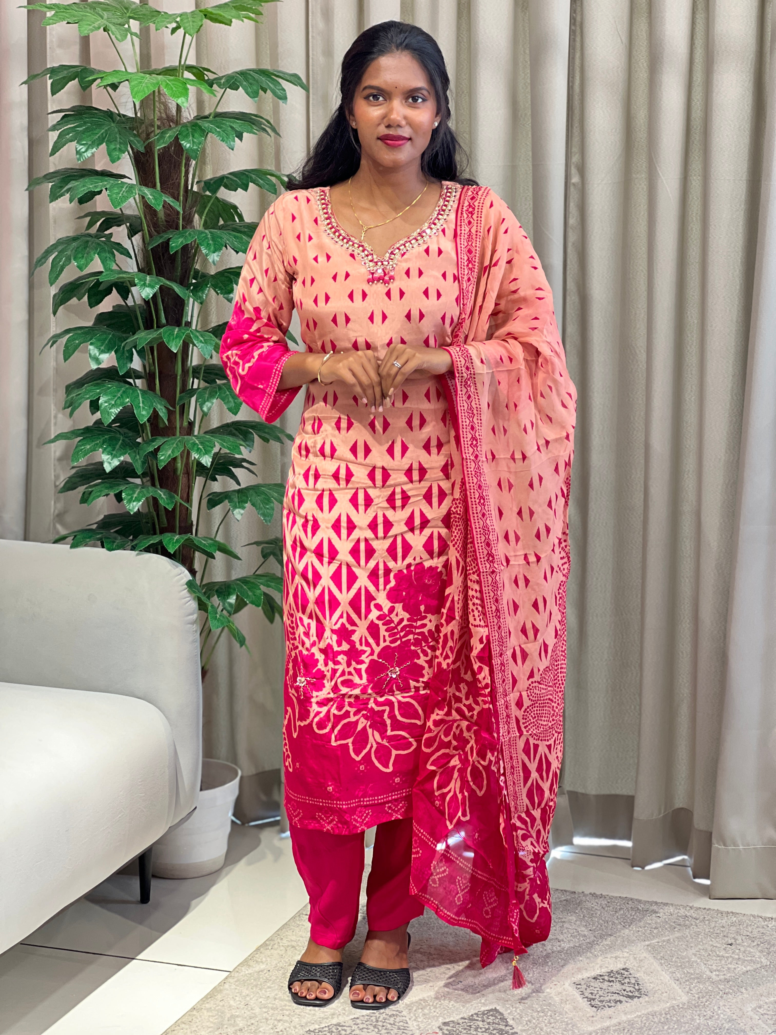 Floral Printed Muslin Silk Kurta Set | FW384