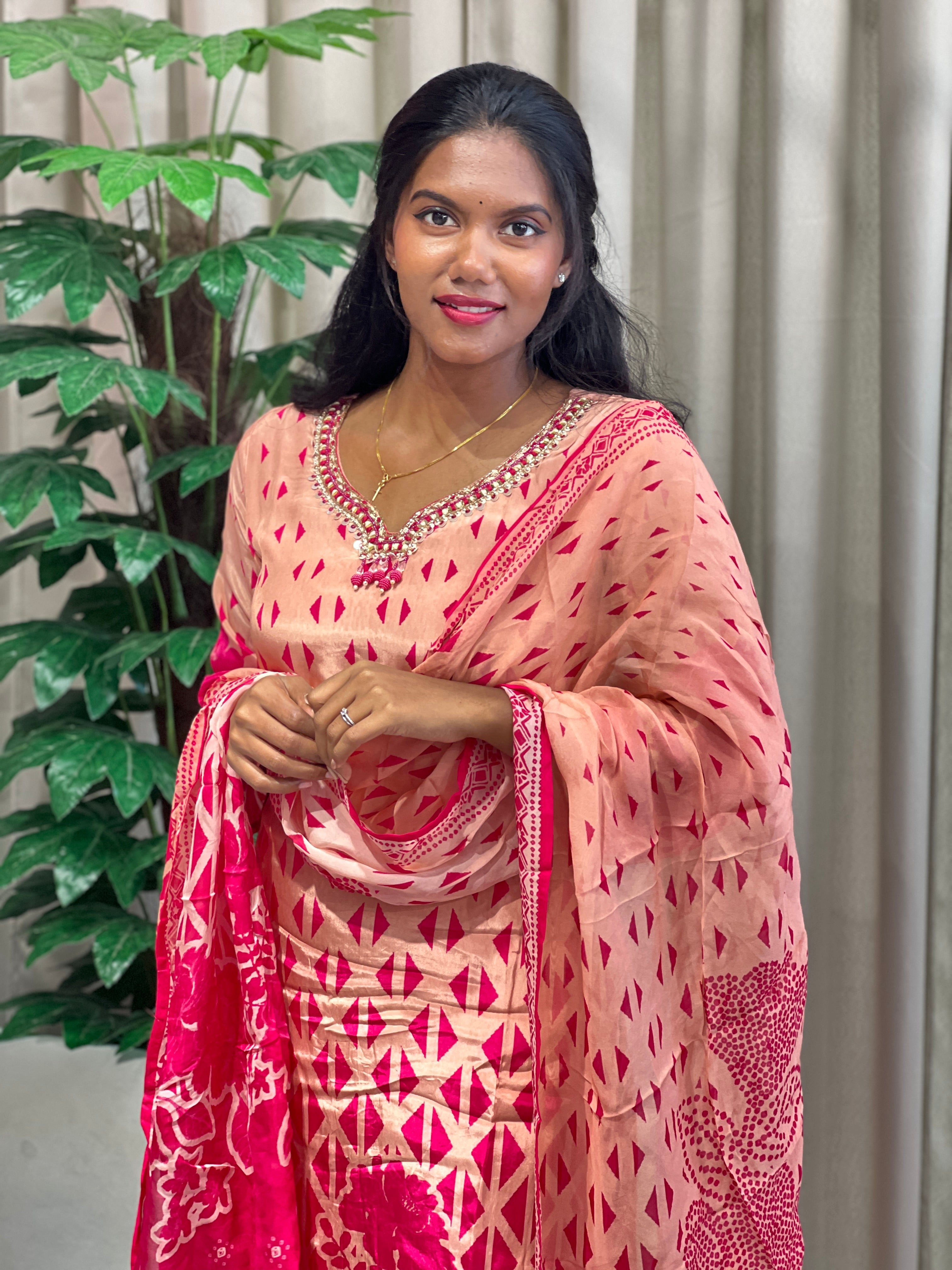 Floral Printed Muslin Silk Kurta Set | FW384