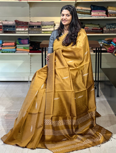 Kesiya Weaved Semi Silk Saree | PD354