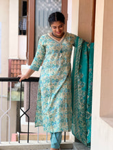 Floral Design Muslin Finish Kurta Set | FW153