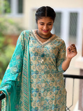 Floral Design Muslin Finish Kurta Set | FW153