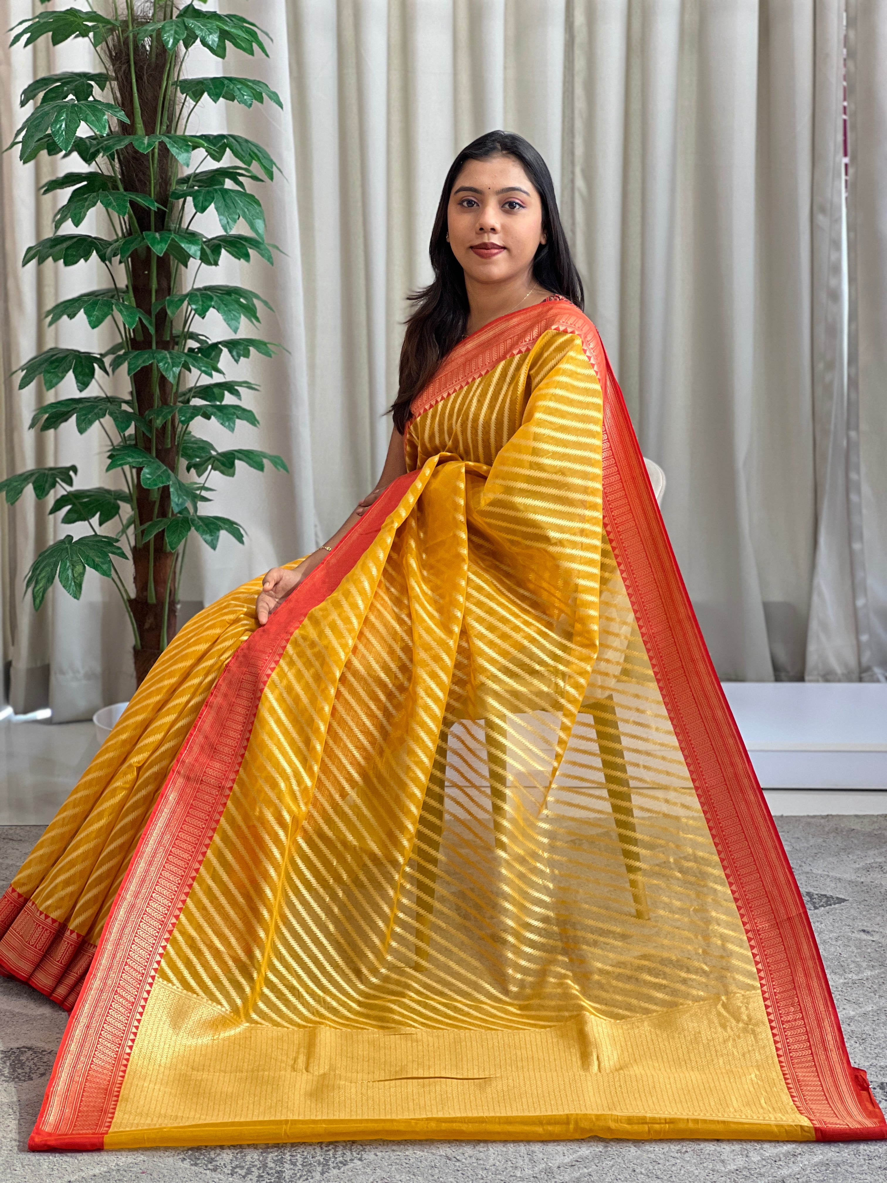 Diagonal Stripe Pattern Kora Banarasi Saree | KMM115
