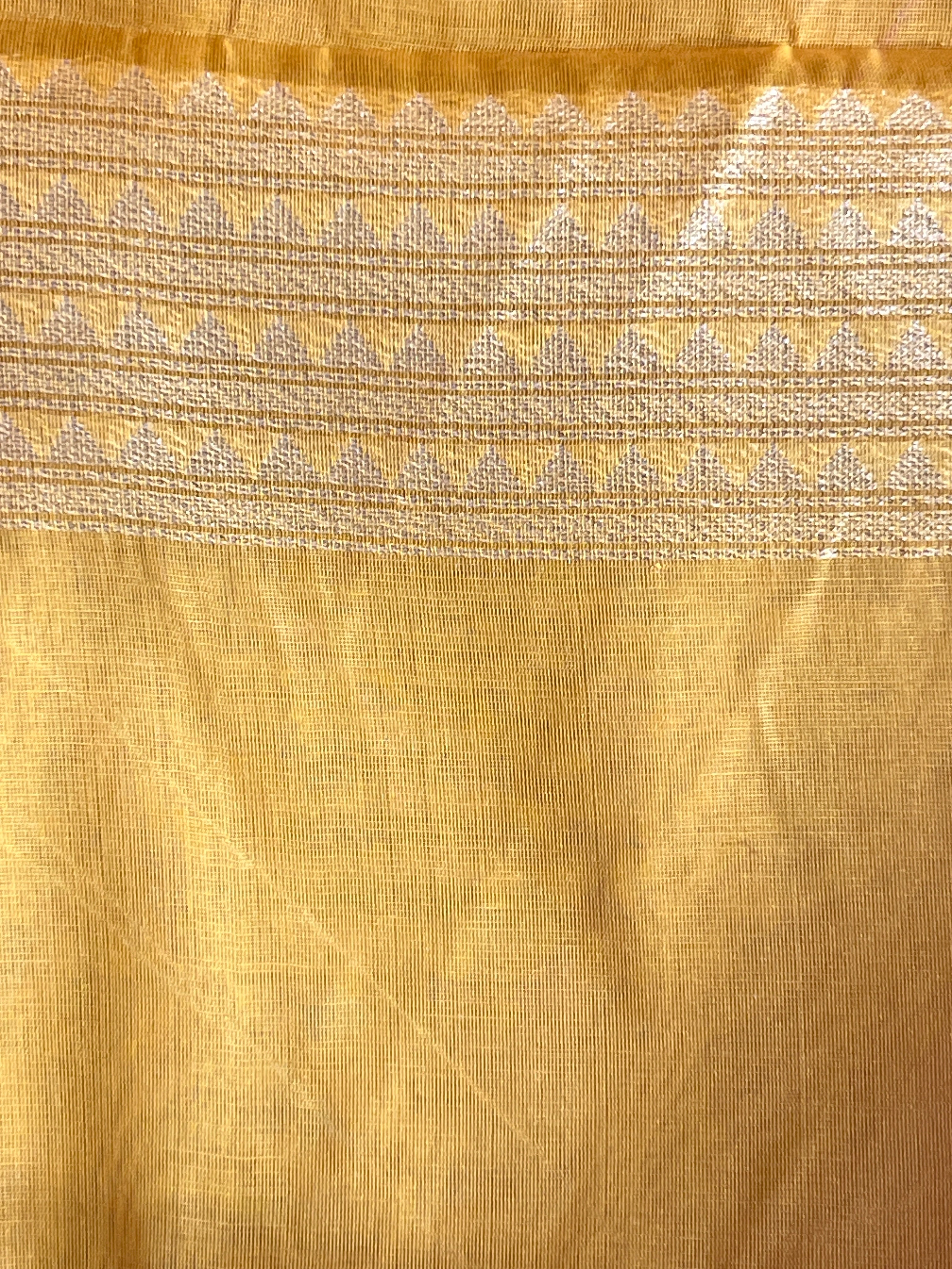 Diagonal Stripe Pattern Kora Banarasi Saree | KMM115