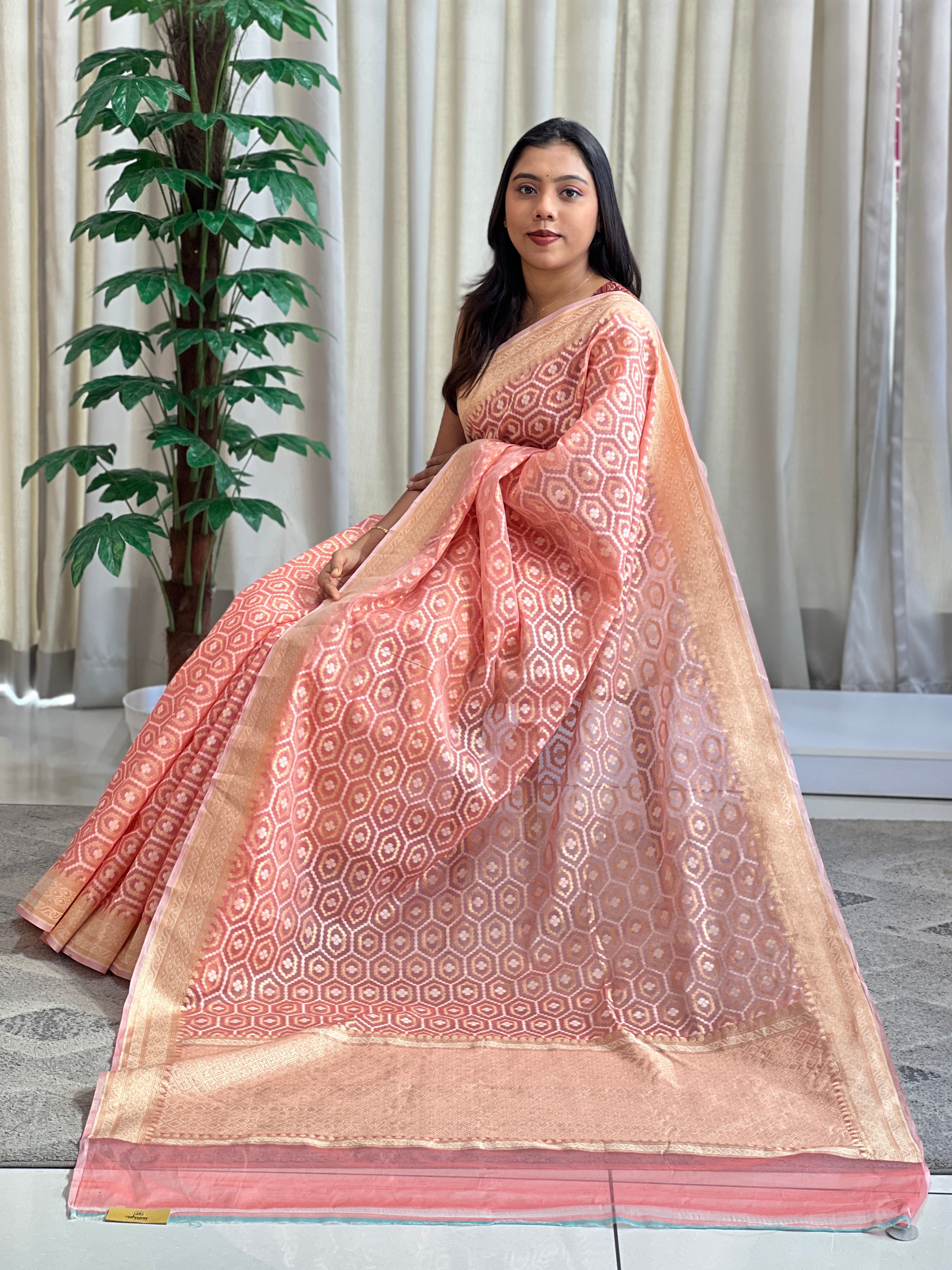 Geometrical Pattern Kora Banarasi Saree | KMM120
