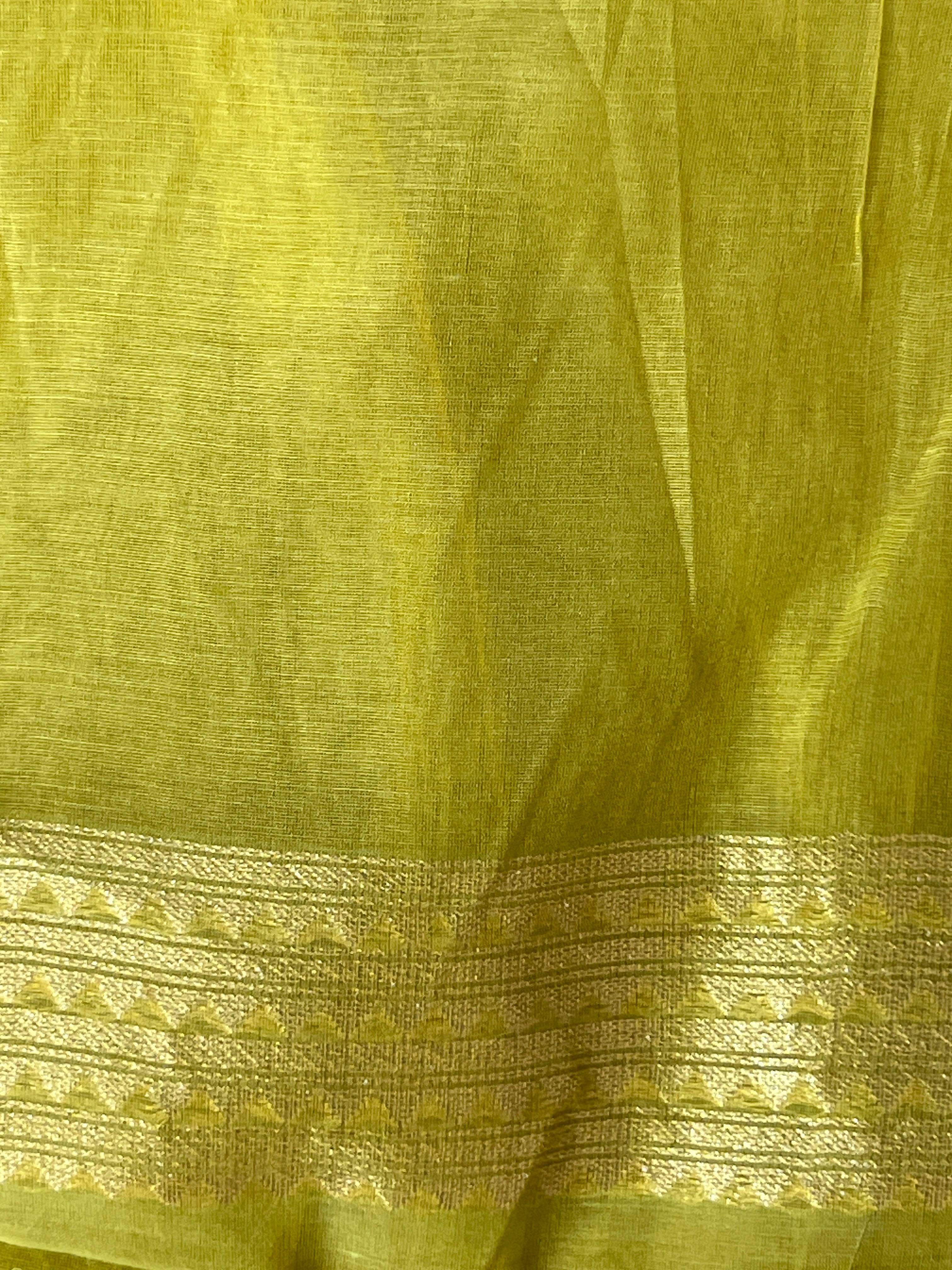 Diagonal Stripe Pattern Kora Banarasi Saree | KMM112