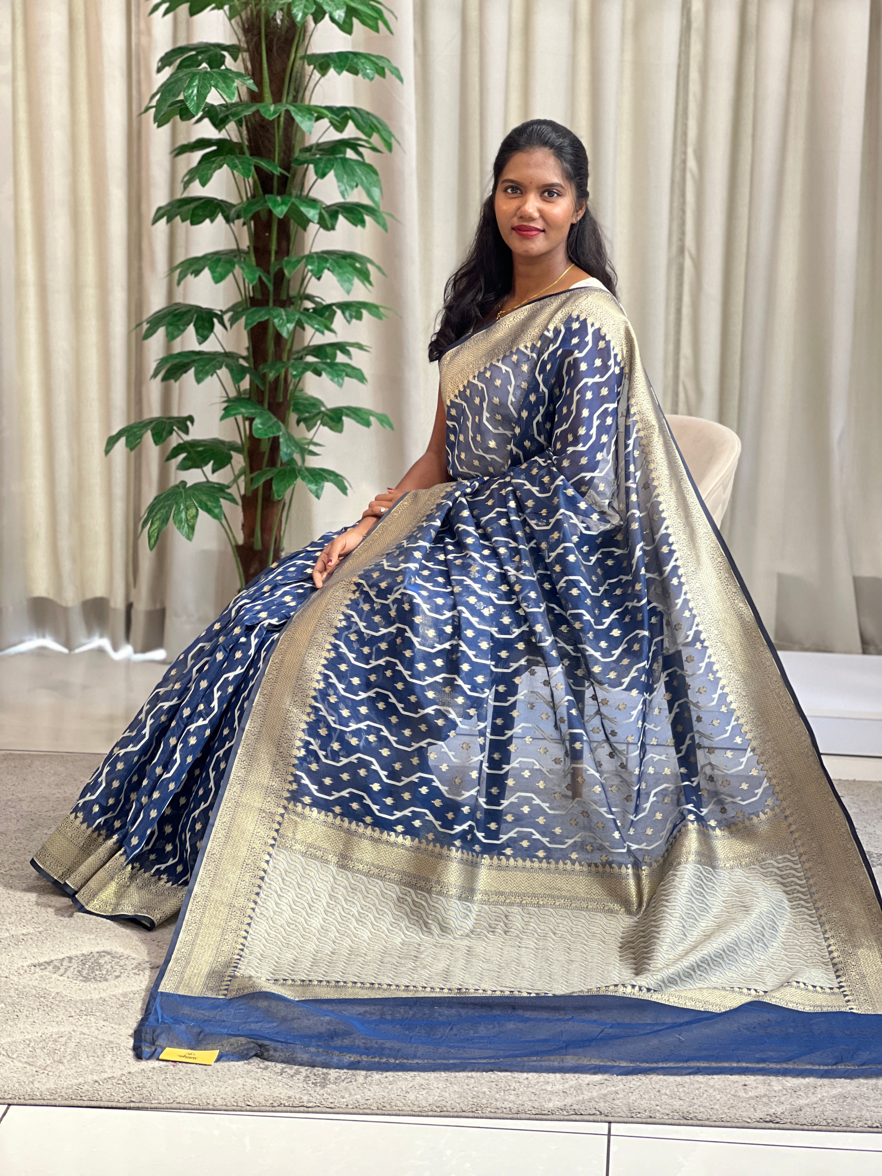 Lehar Pattern Kora Banarasi Saree | KMM127