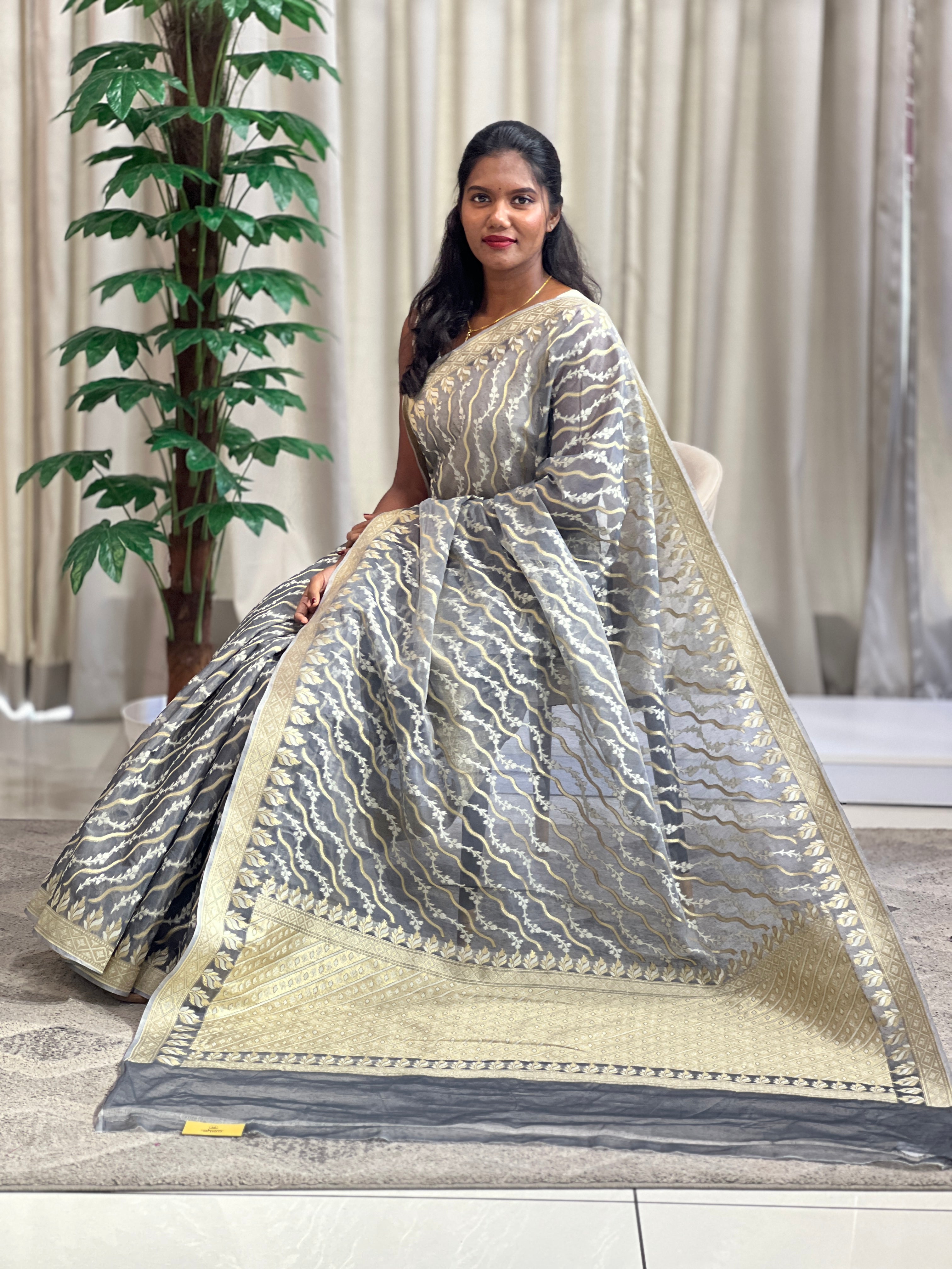 Lehar Pattern Kora Banarasi Saree | KMM131