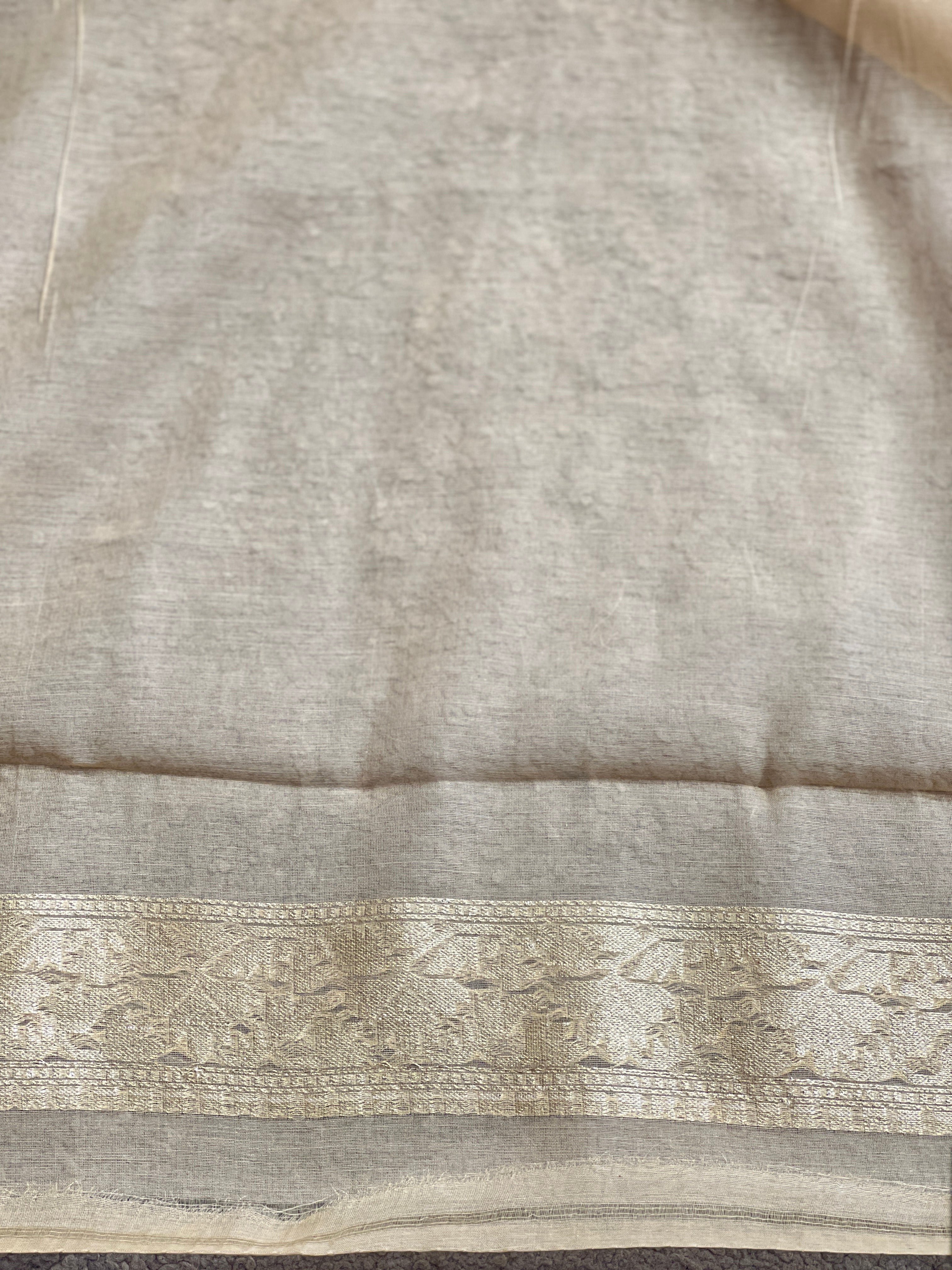 Diagonal Stripe Pattern Kora Banarasi Saree | KMM119