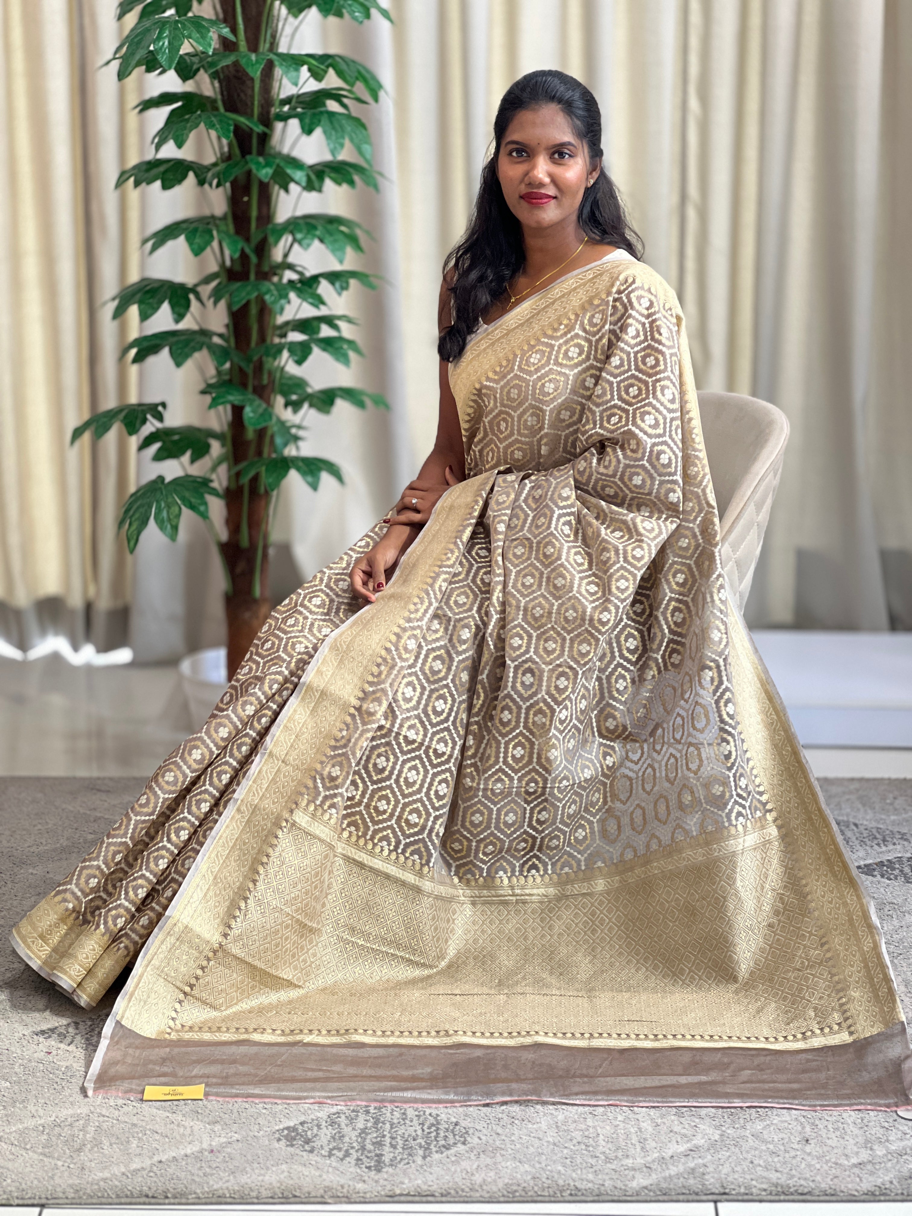 Geometrical Pattern Kora Banarasi Saree | KMM123