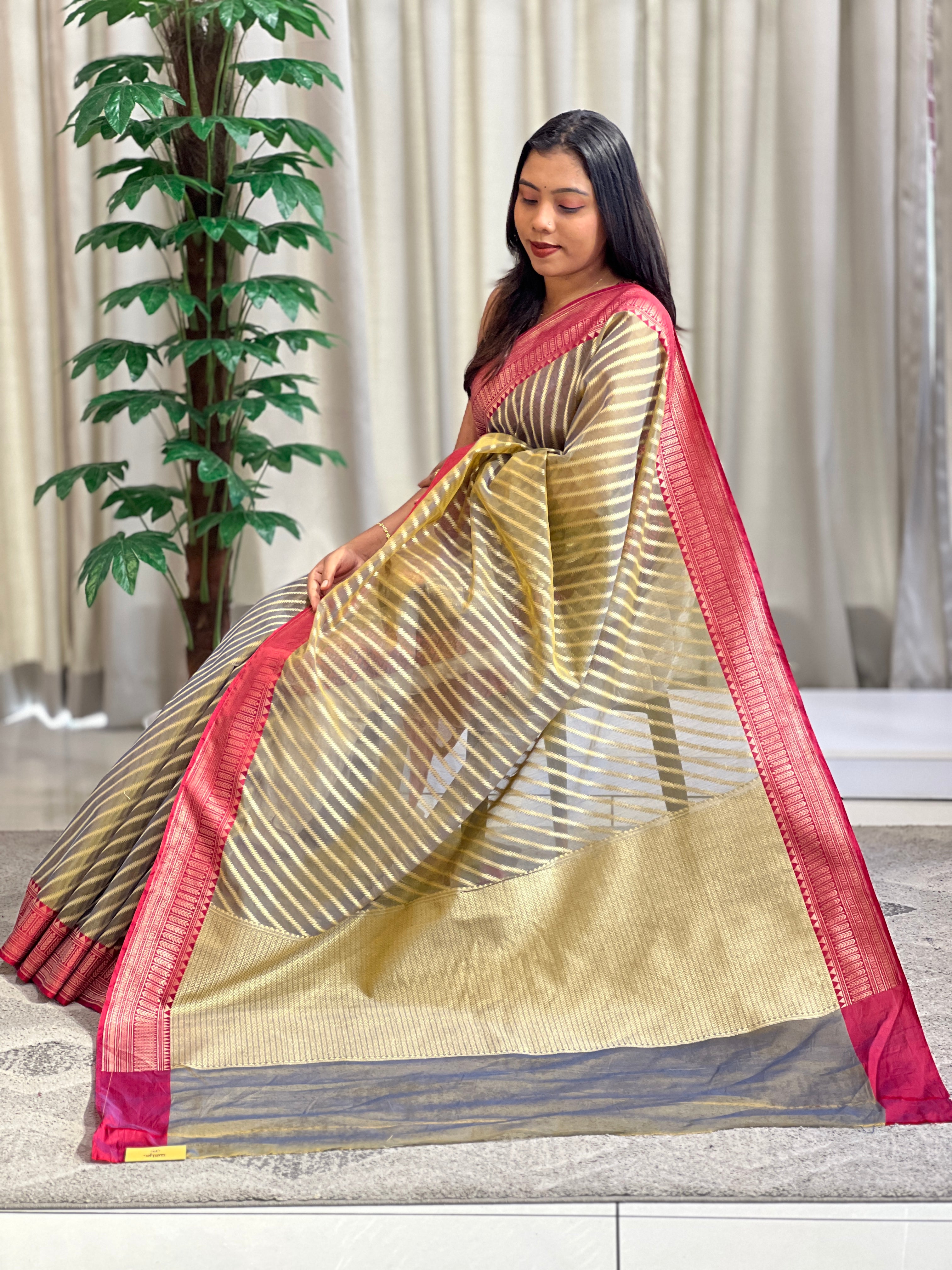 Diagonal Stripe Pattern Kora Banarasi Saree | KMM116