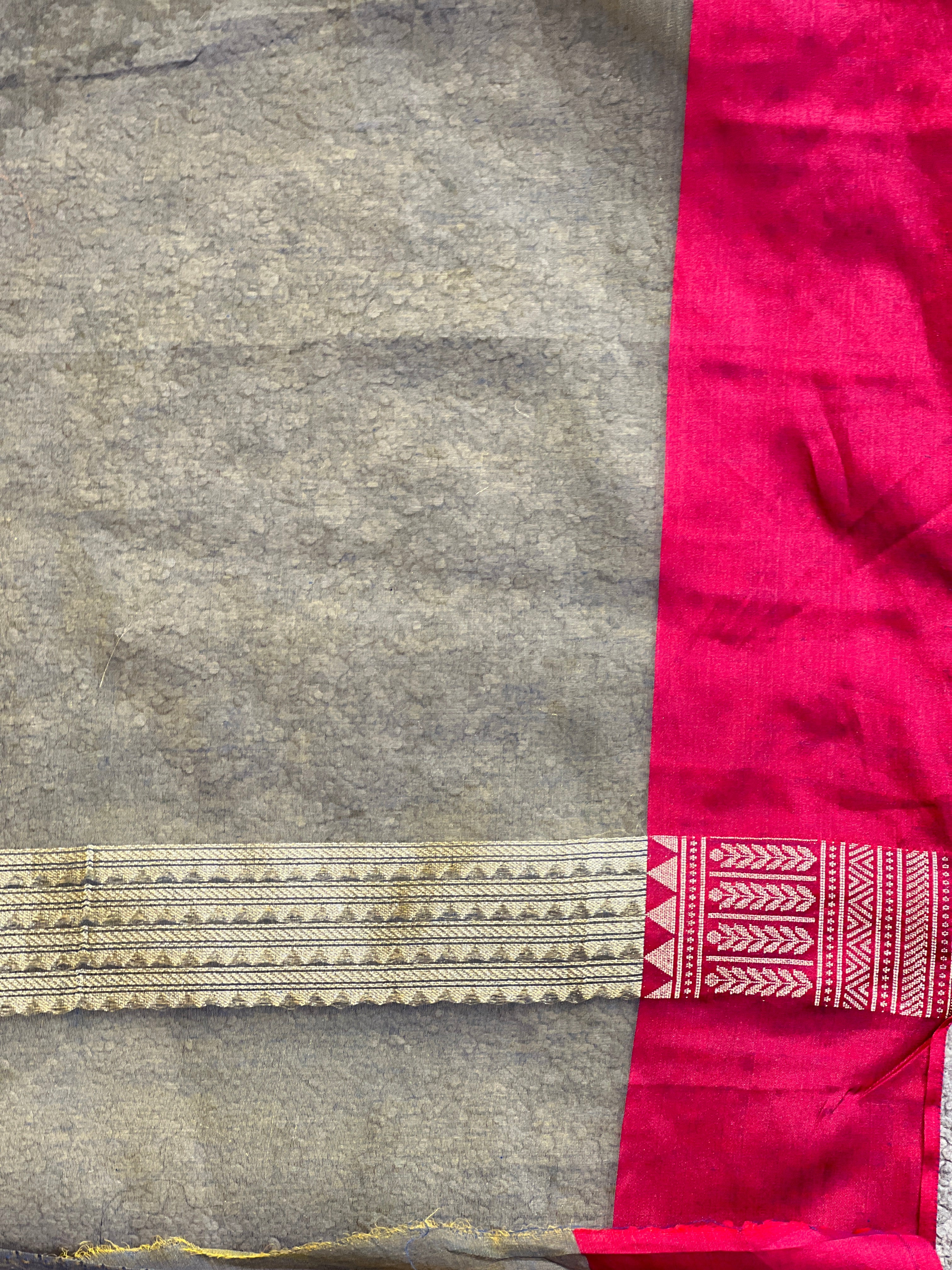 Diagonal Stripe Pattern Kora Banarasi Saree | KMM116