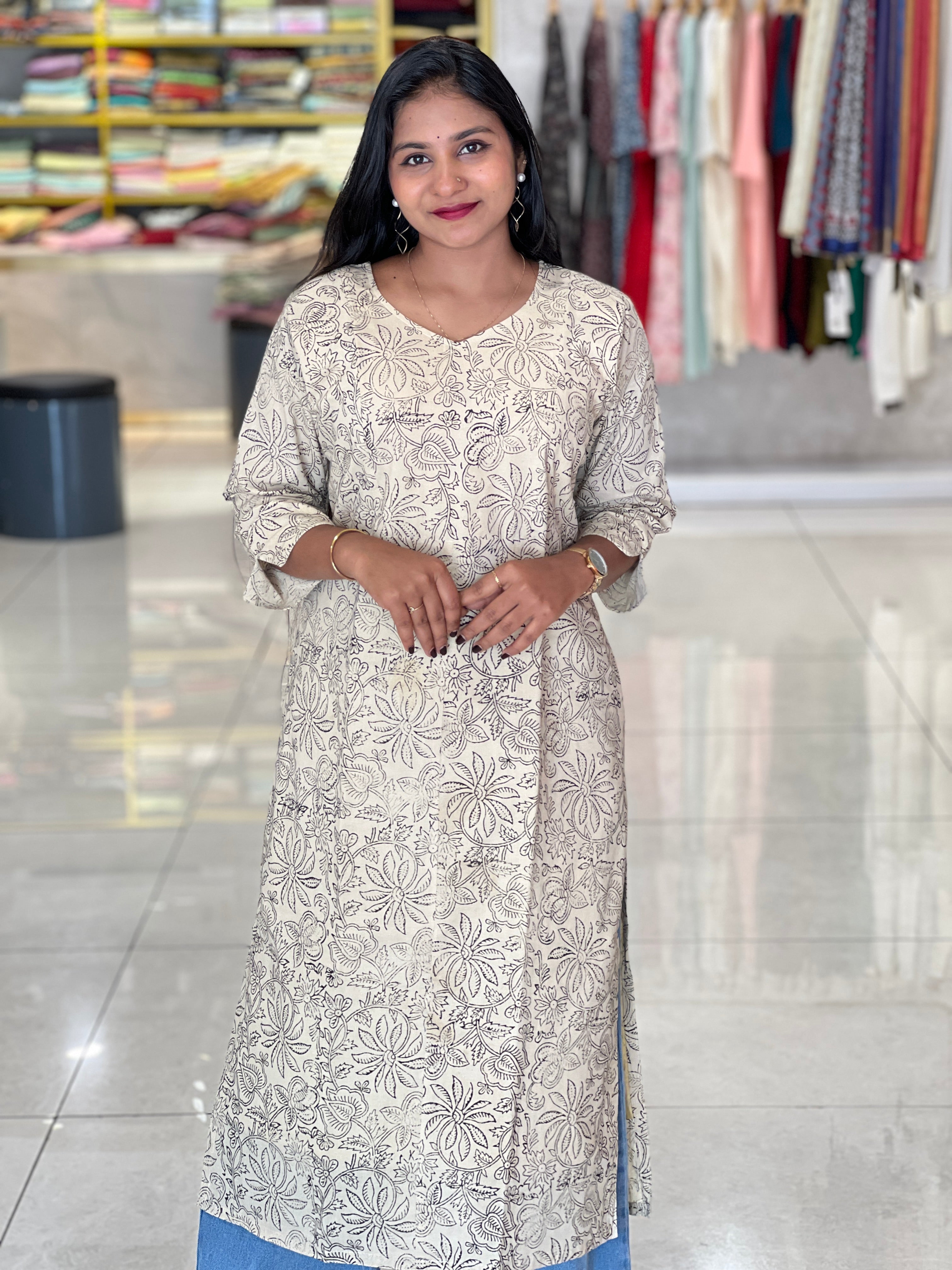 Floral Jaal Patterned Cotton Kurta | RMLA132