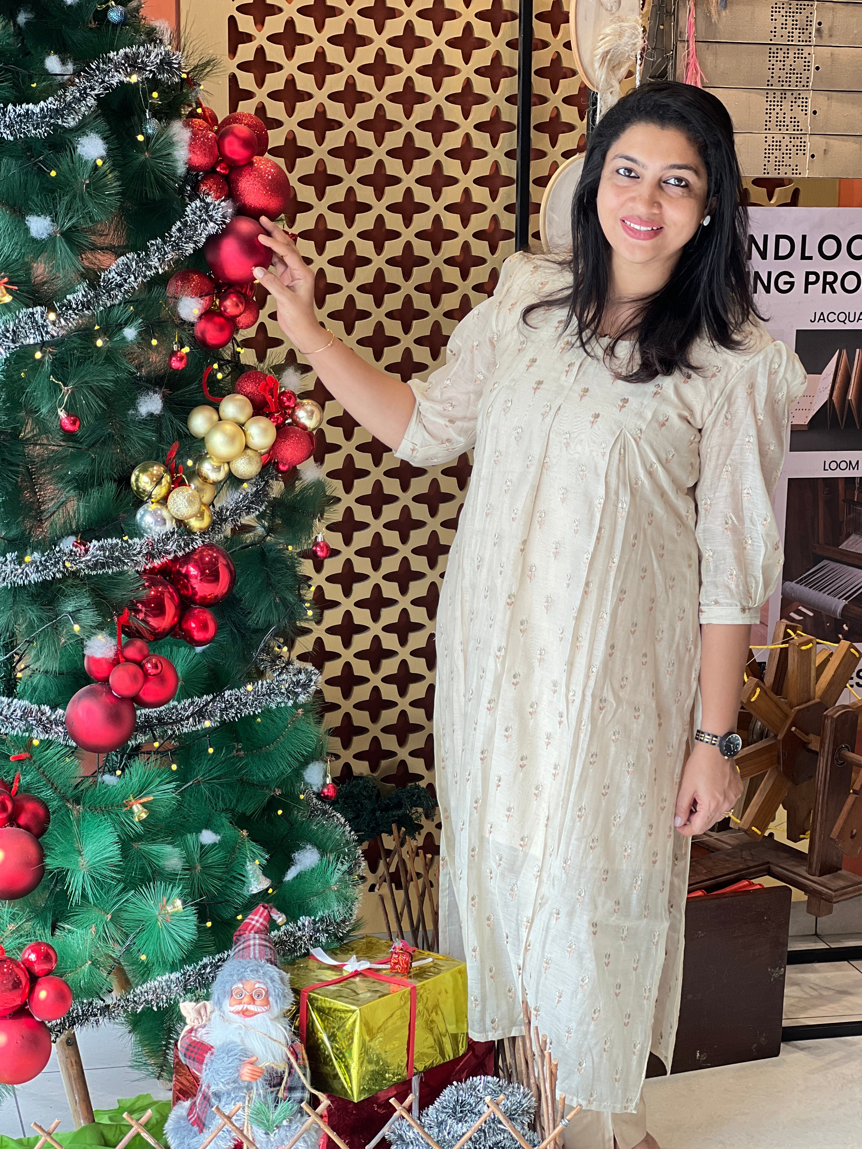 Tulip Embroidery Detailed Mul Cotton Kurta Set | DN794