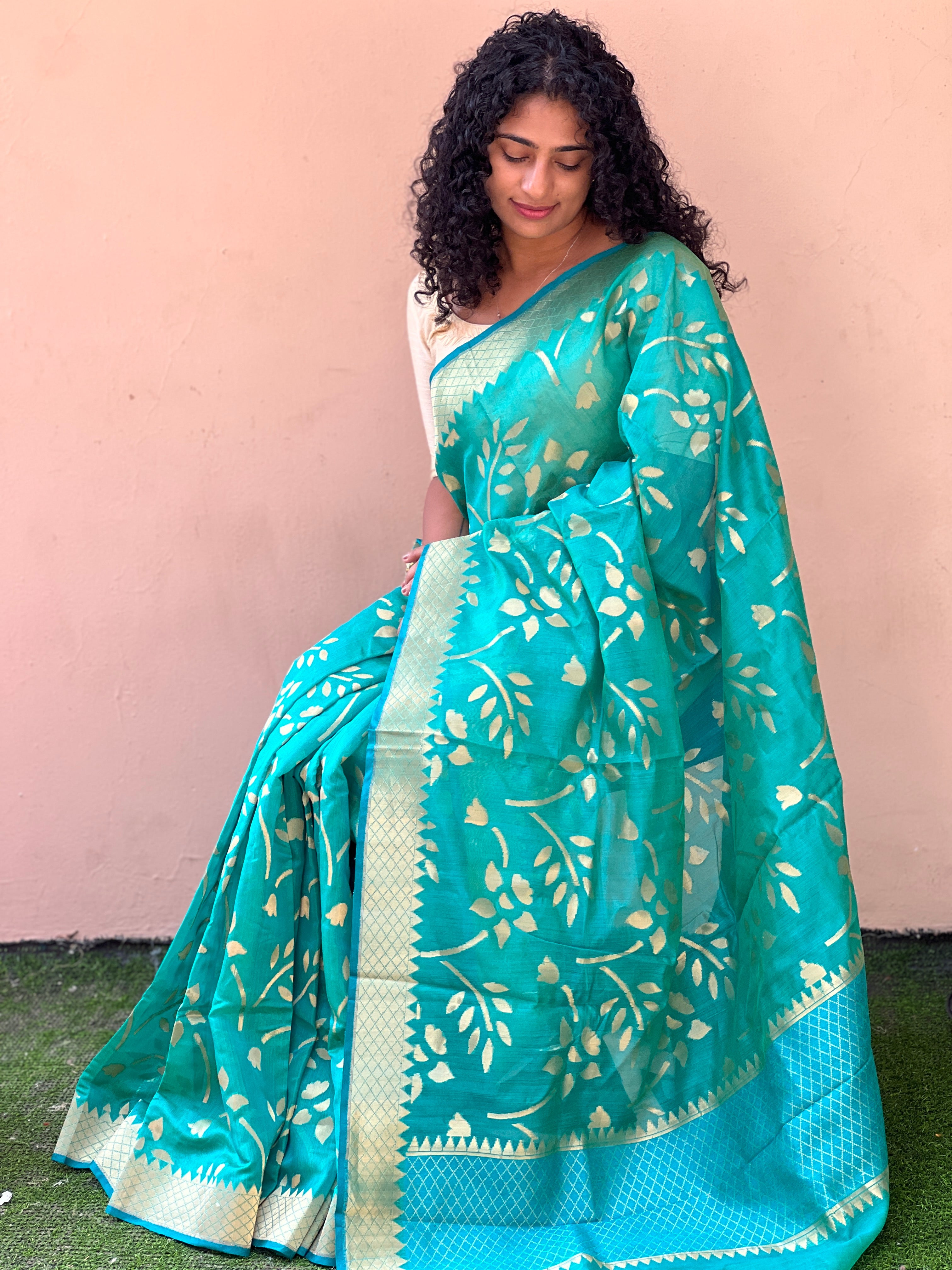 Diamond Weaving Pattern Kora  Banarasi Saree | AHD1750