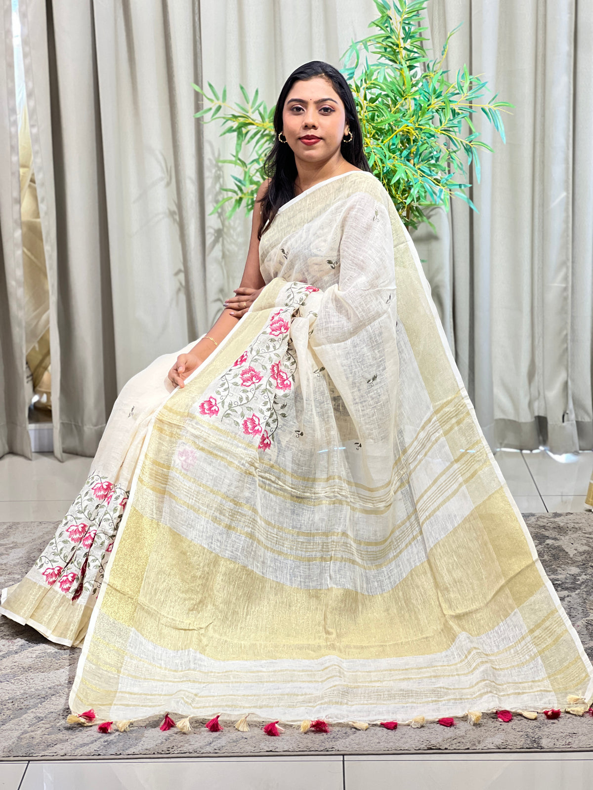 Floral Embroidered Linen Saree | NHH679