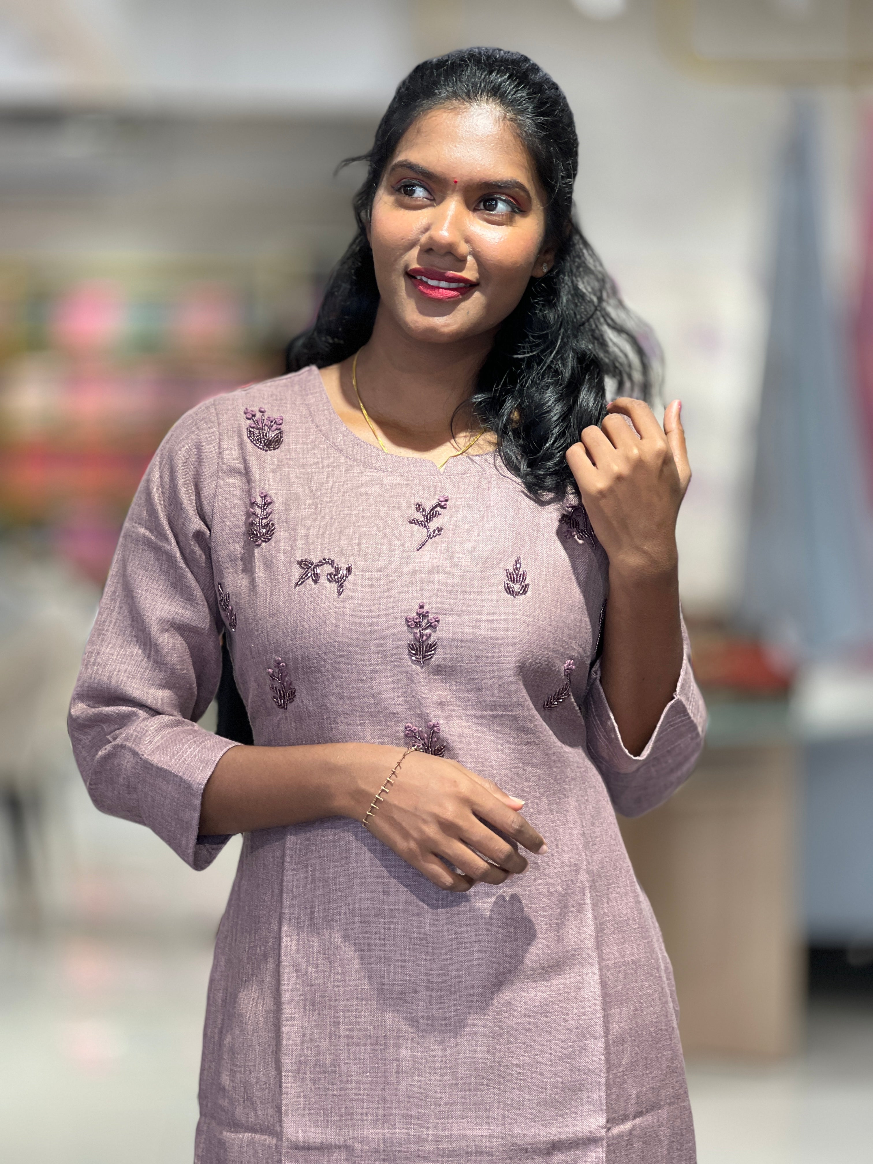 Floral Embroidery Detailed Cotton Kurta | YAS127