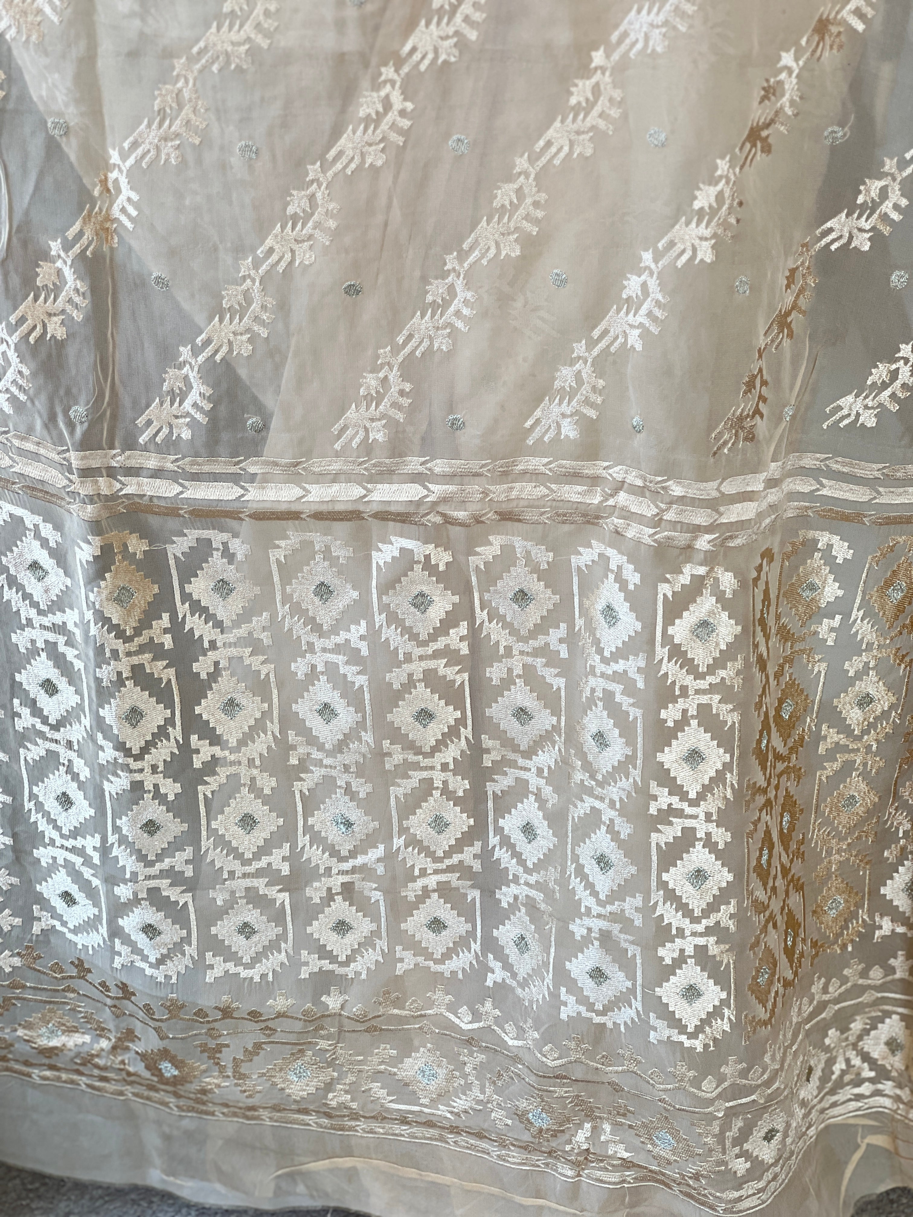 Jamdani Patterned Embroidery Detailed Pure Viscose Organza Saree | MM402