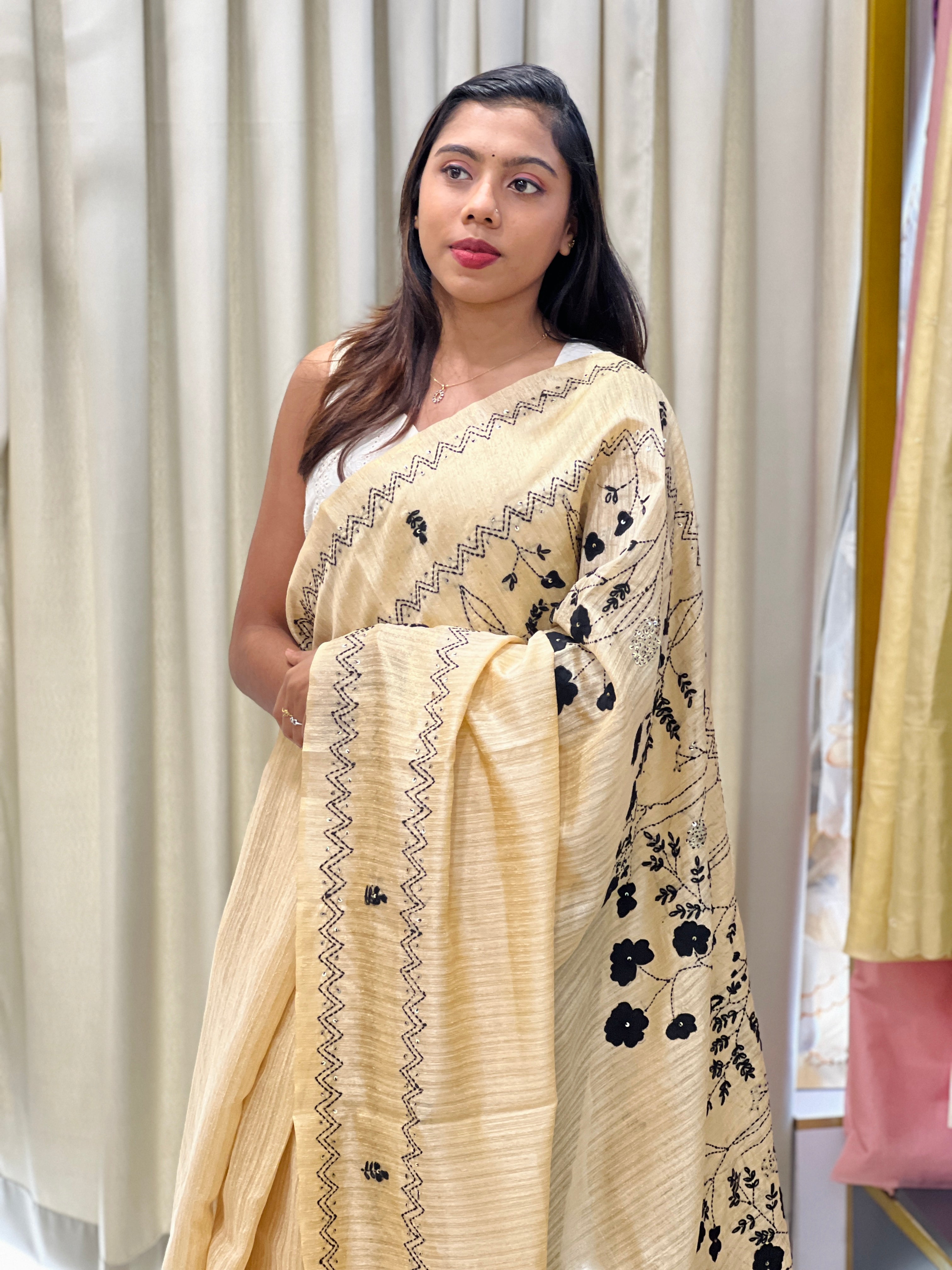 Floral Embroidery & Applique Detailed Green Silk Saree | BLD2054