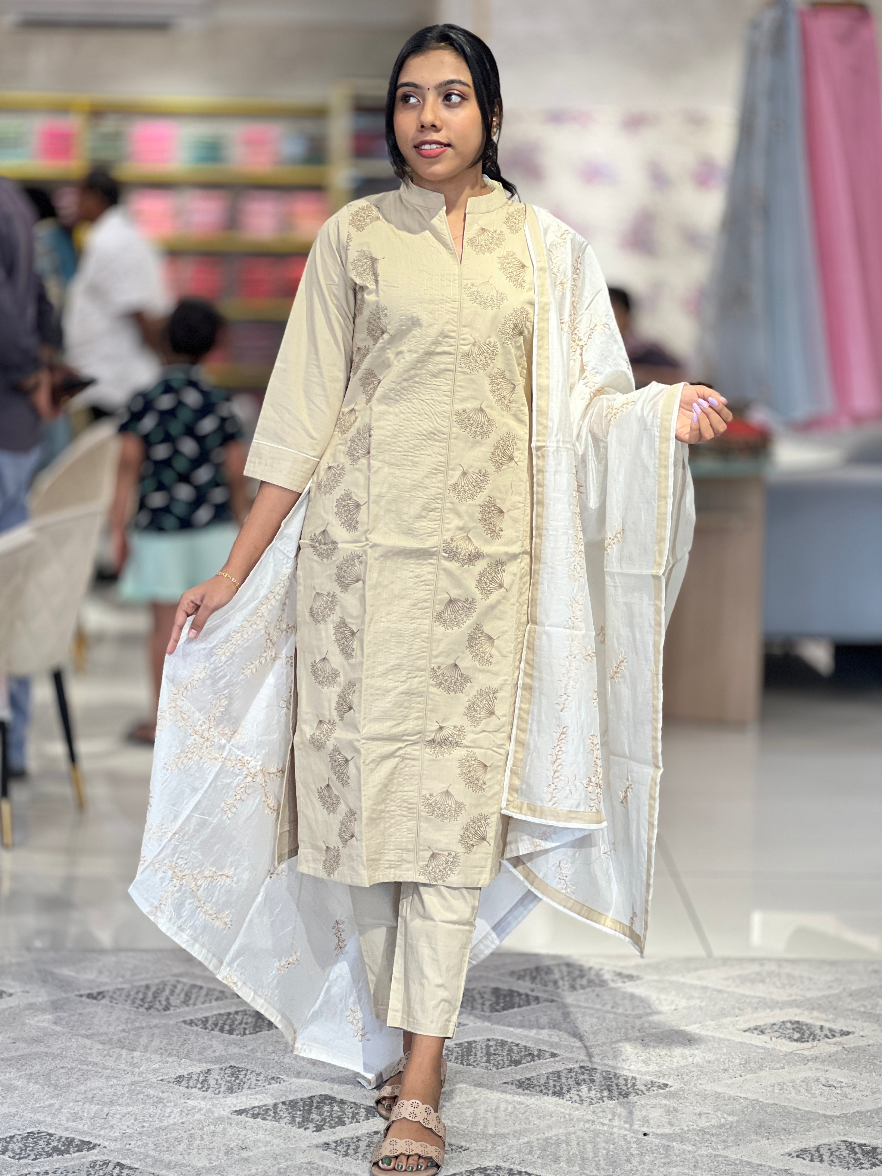 Floral Embroidery Detailed Cotton Kurta Set | YAS147