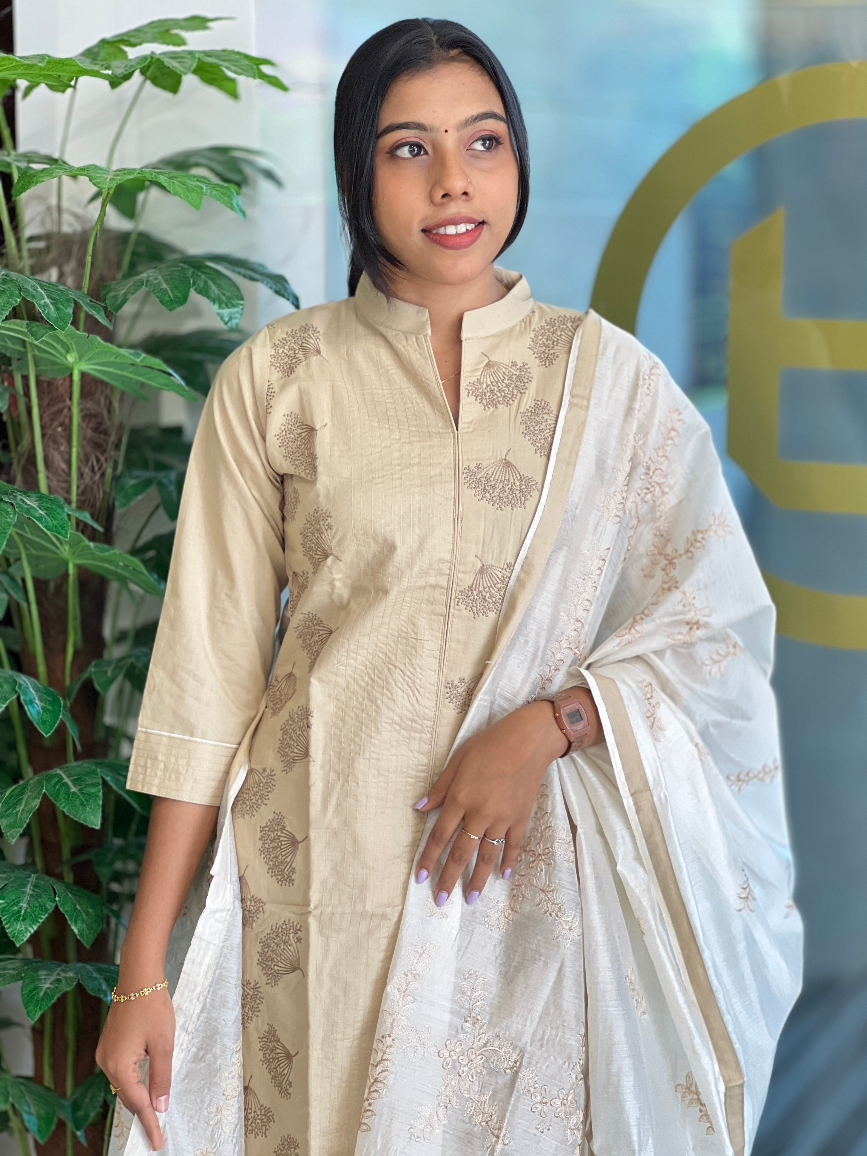 Floral Embroidery Detailed Cotton Kurta Set | YAS147