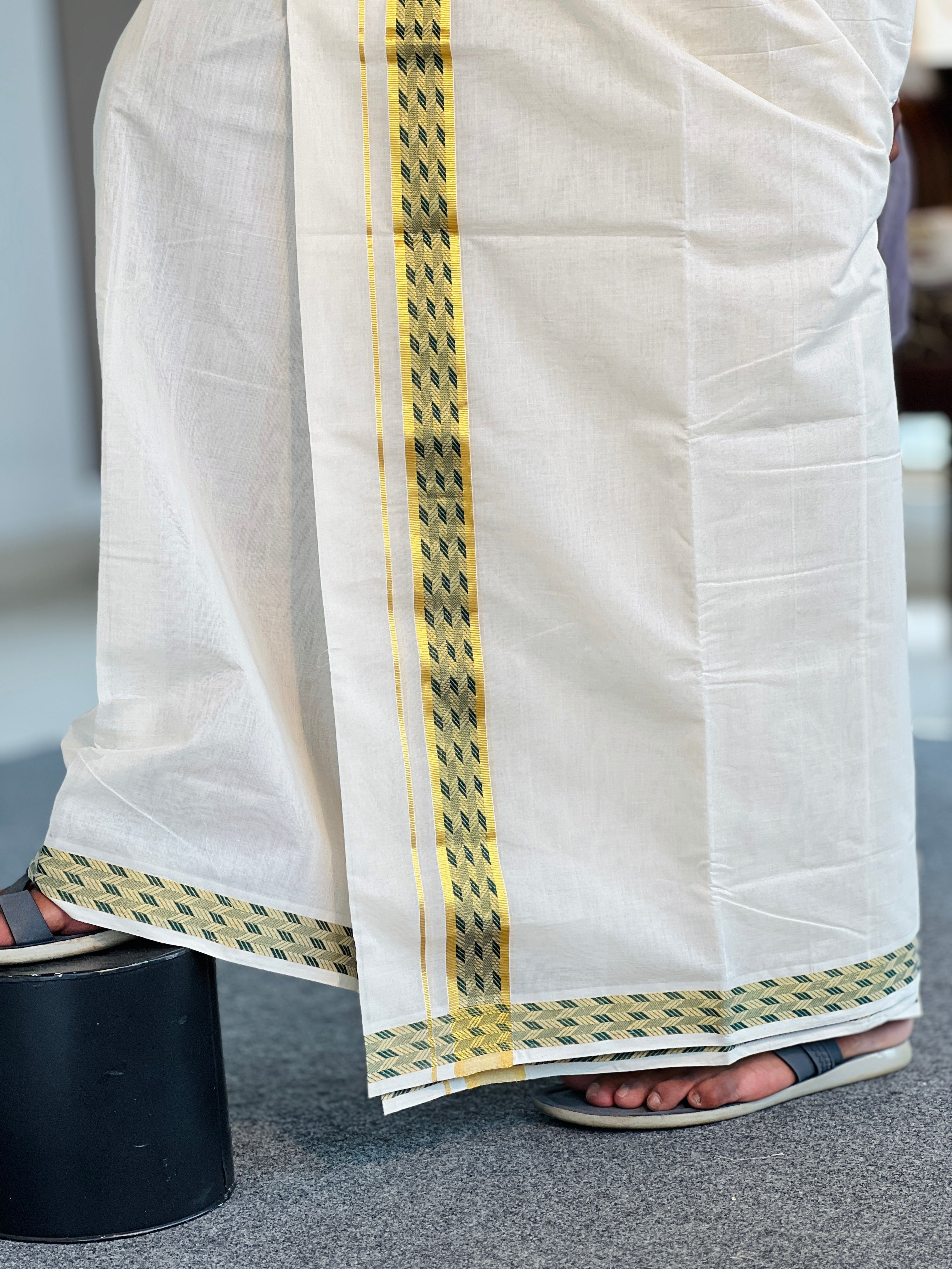 Kasavu With Thread Detailed Handloom Kerala Cotton Mundu | KL323