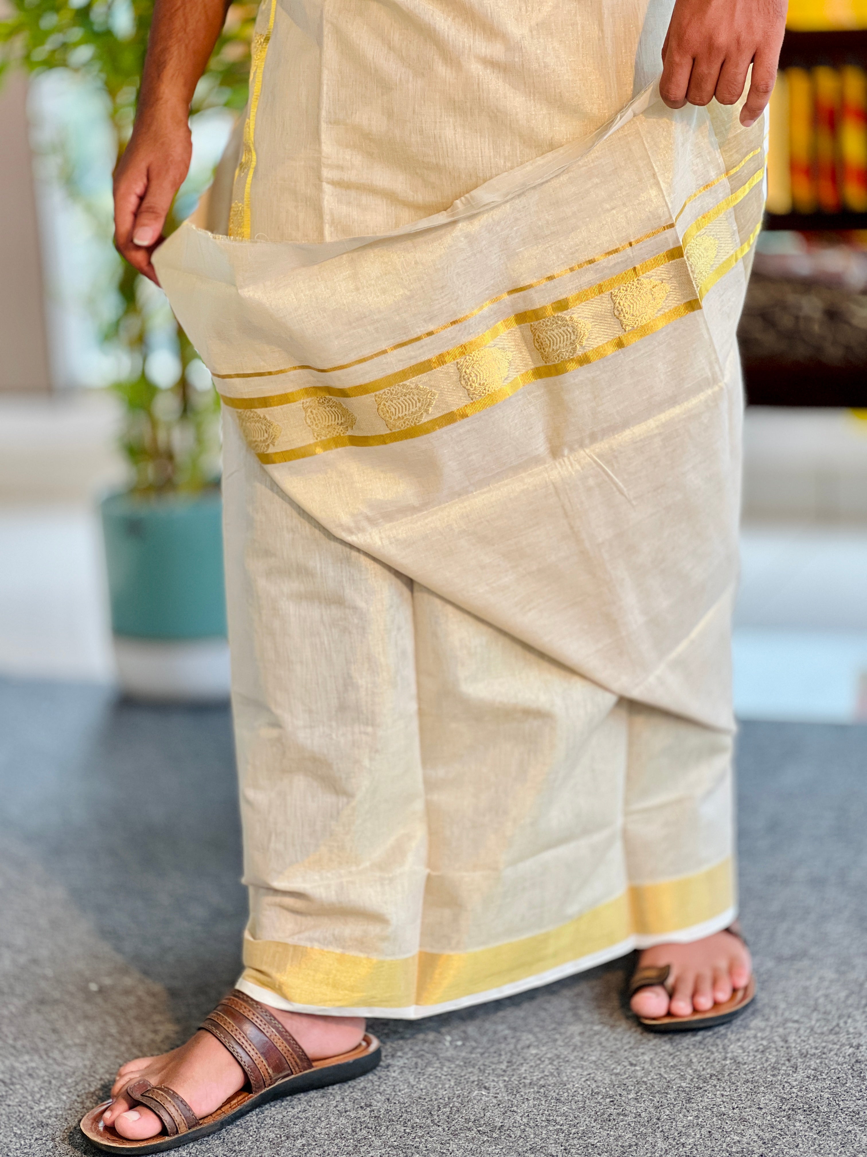 Kasavu Border Detailed Handloom Kerala Cotton Mundu | KL326