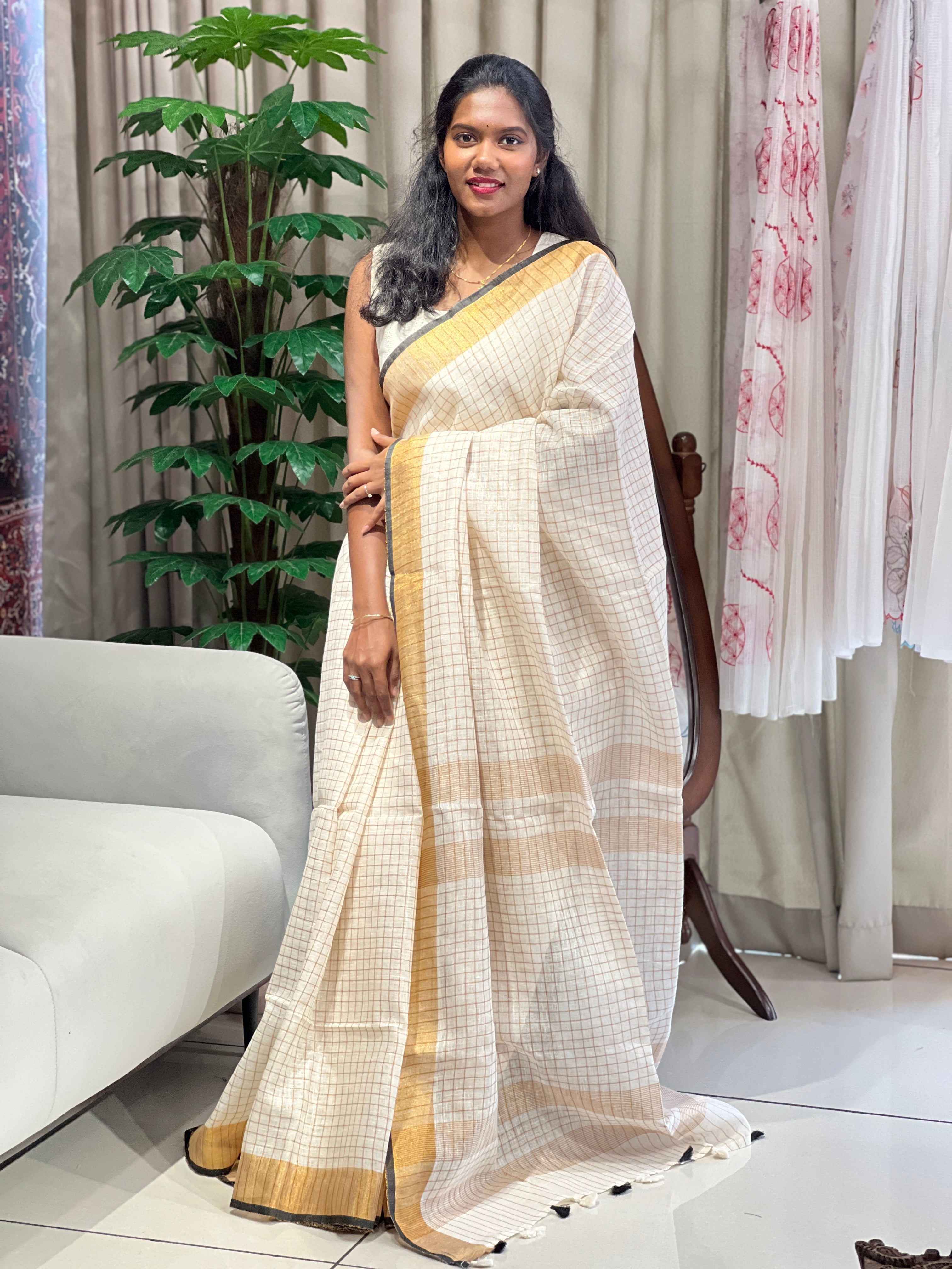 Zari Woven Check Patterned Linen Saree | DLS345