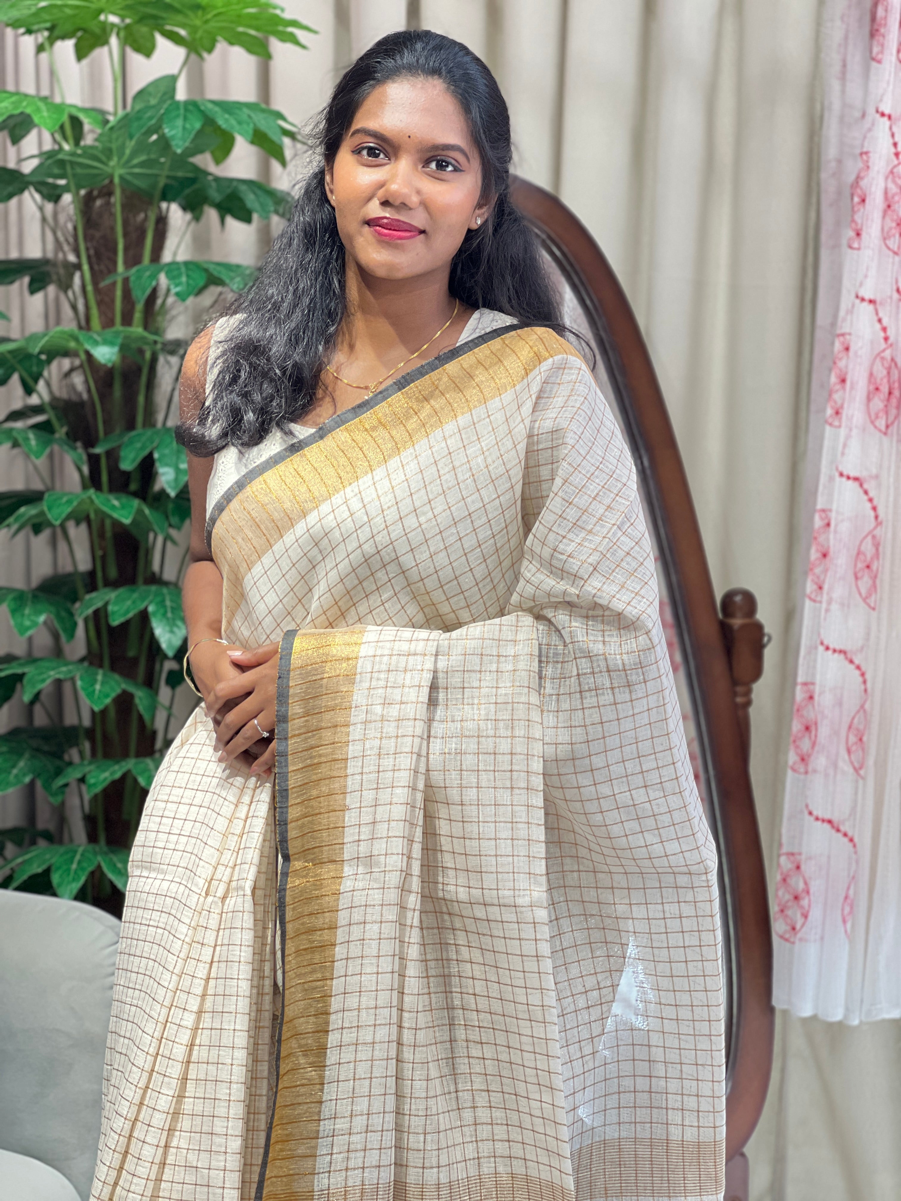 Zari Woven Check Patterned Linen Saree | DLS345