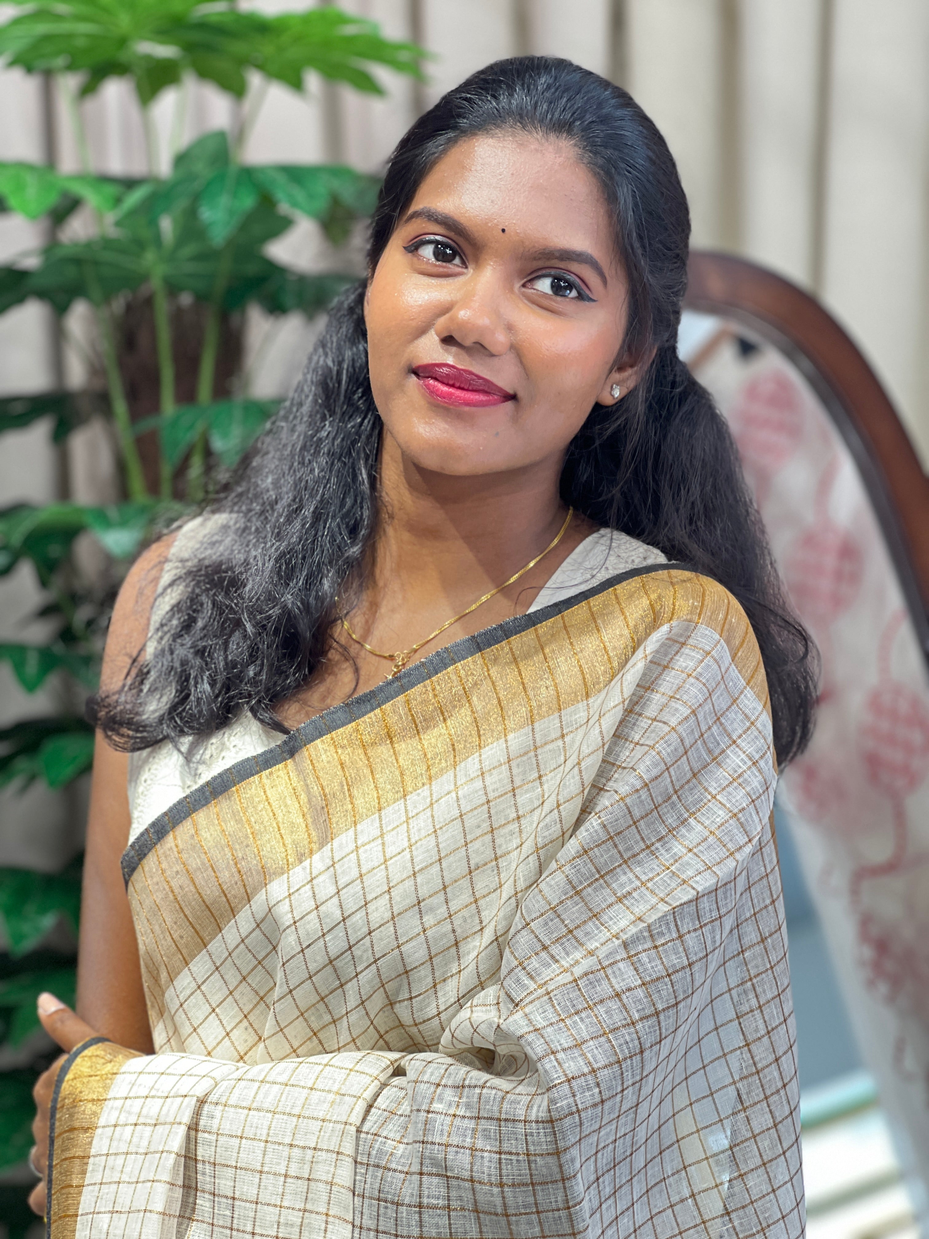 Zari Woven Check Patterned Linen Saree | DLS345