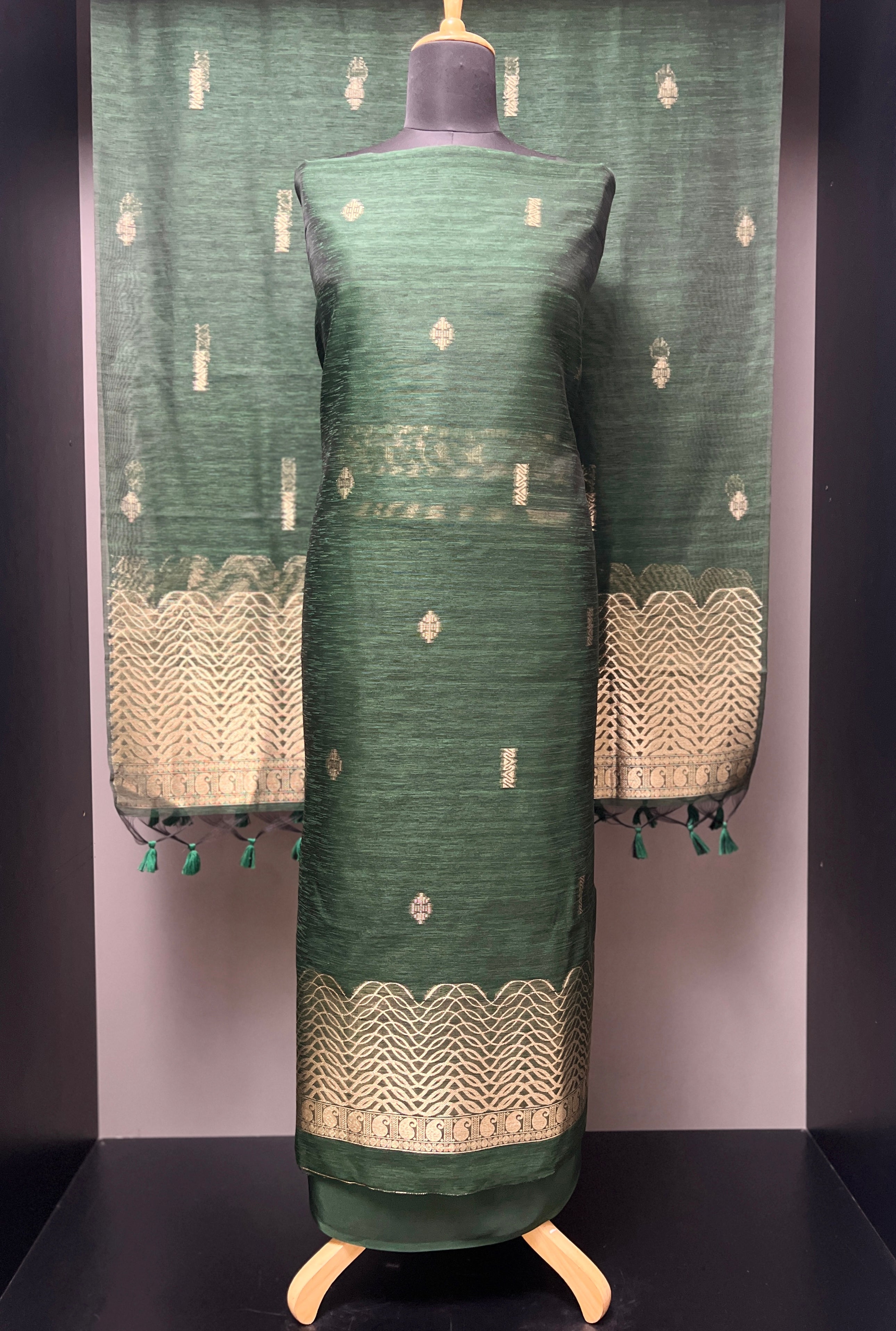 Banarasi Weaved Geecha Tussar Finish Salwar Set | LV382