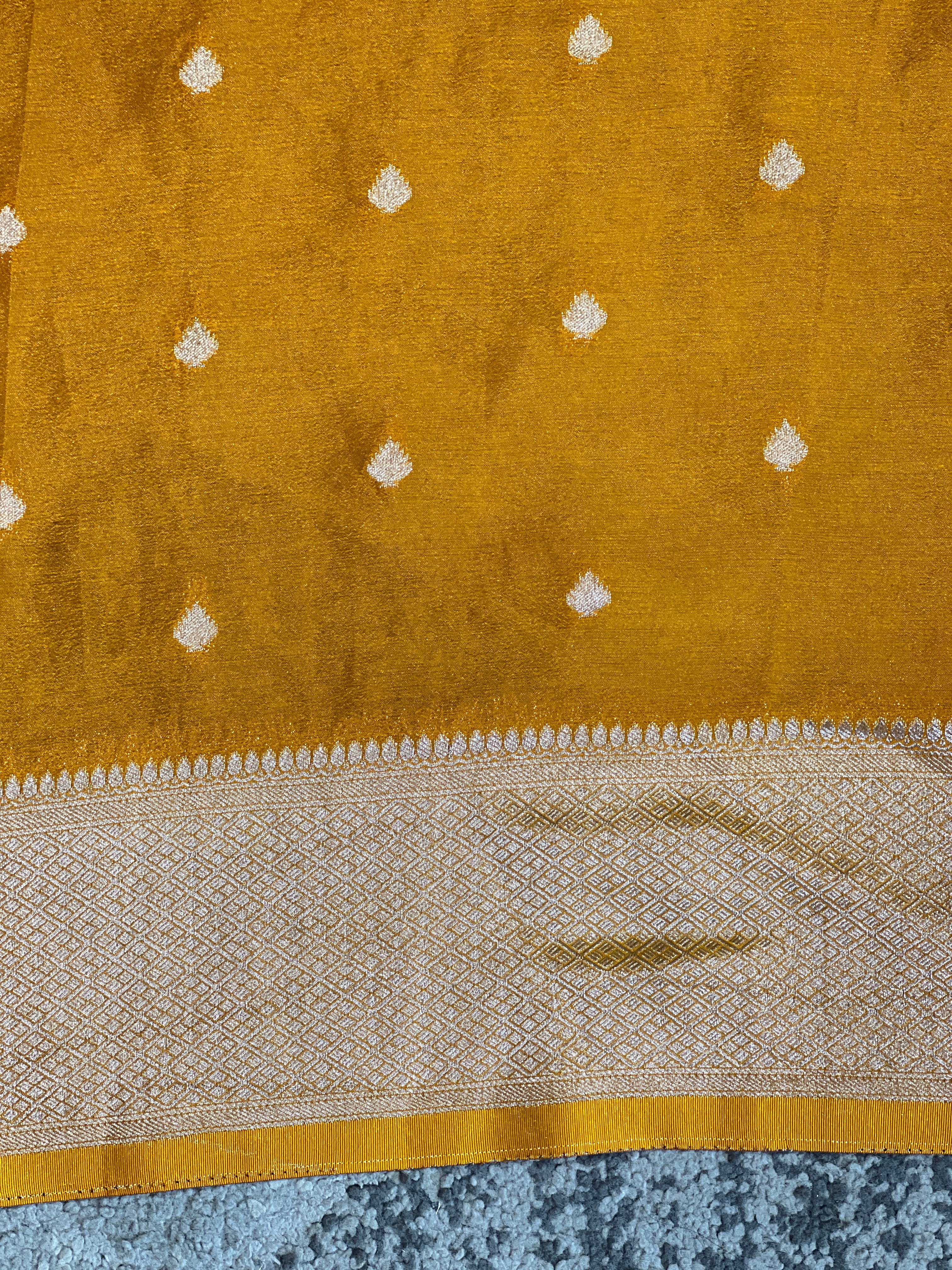 Traditional Meenakari Buta Georgette Banarasi Saree |YNG1280