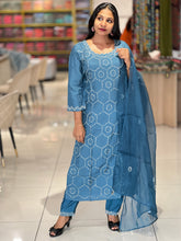 Hand Embroidery Muslin Finish Kurta Set | FW306