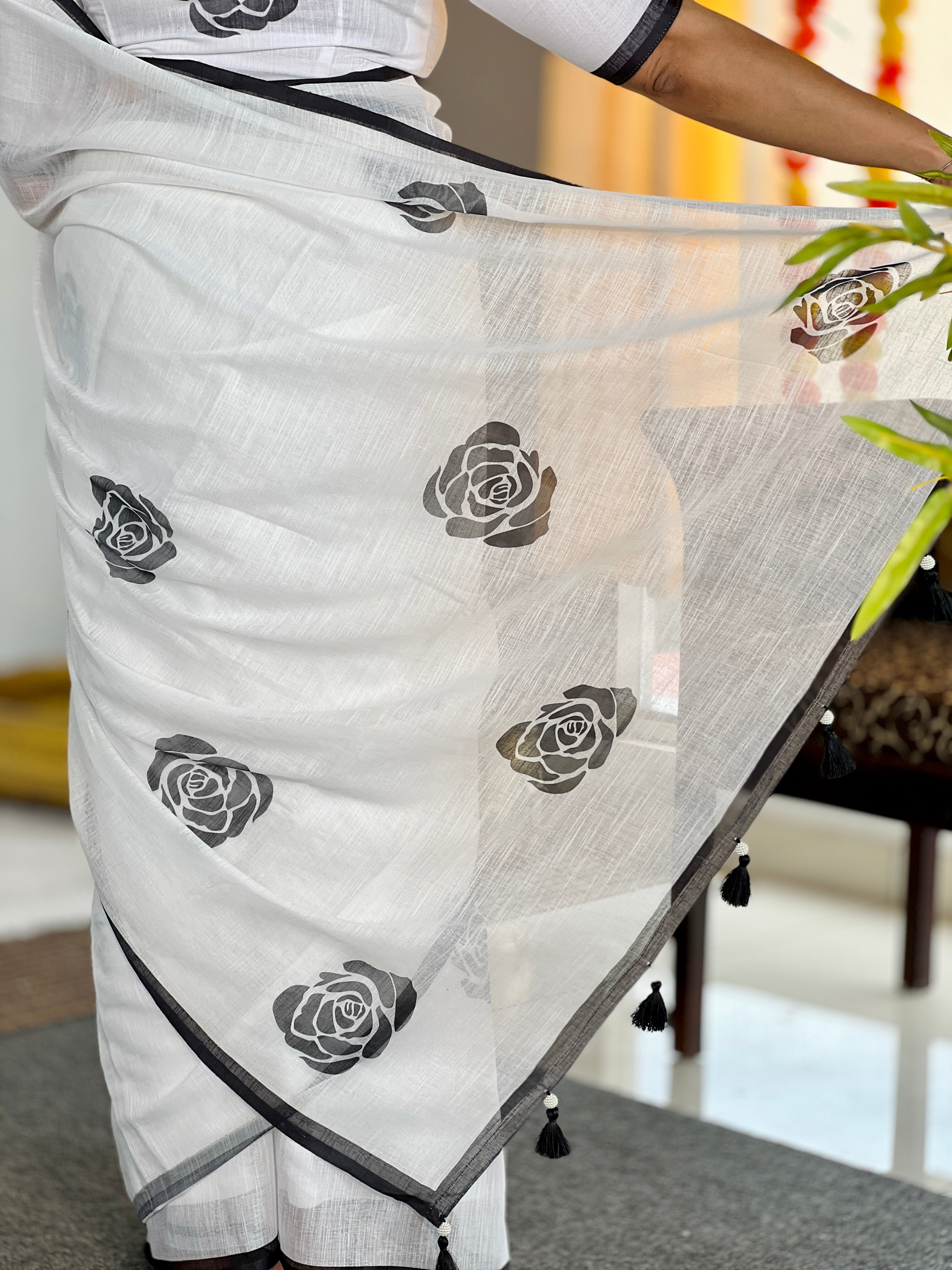 Floral Digital Printed Bhagalpuri Linen Saree | HT211