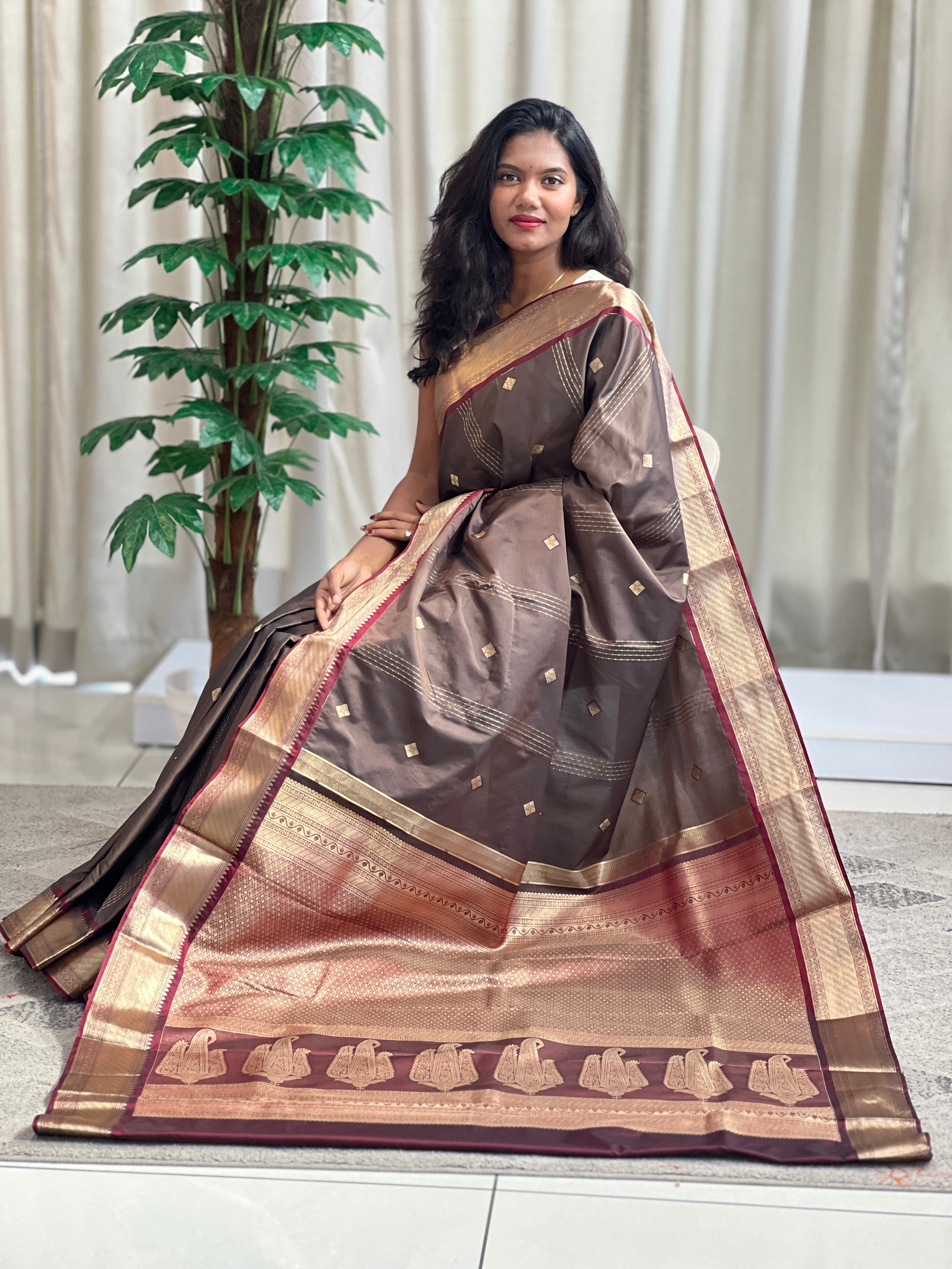 Geometrical Buta Pattern Soft Silk Saree | RVS154