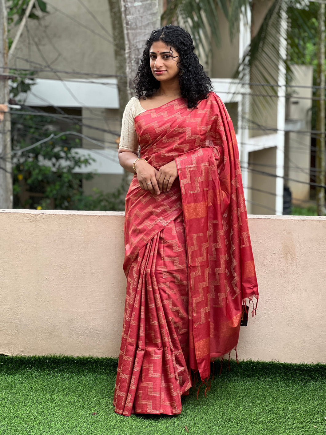 Zig Zag Pattern Weaved Bhagalpuri Linen Saree | NHH186
