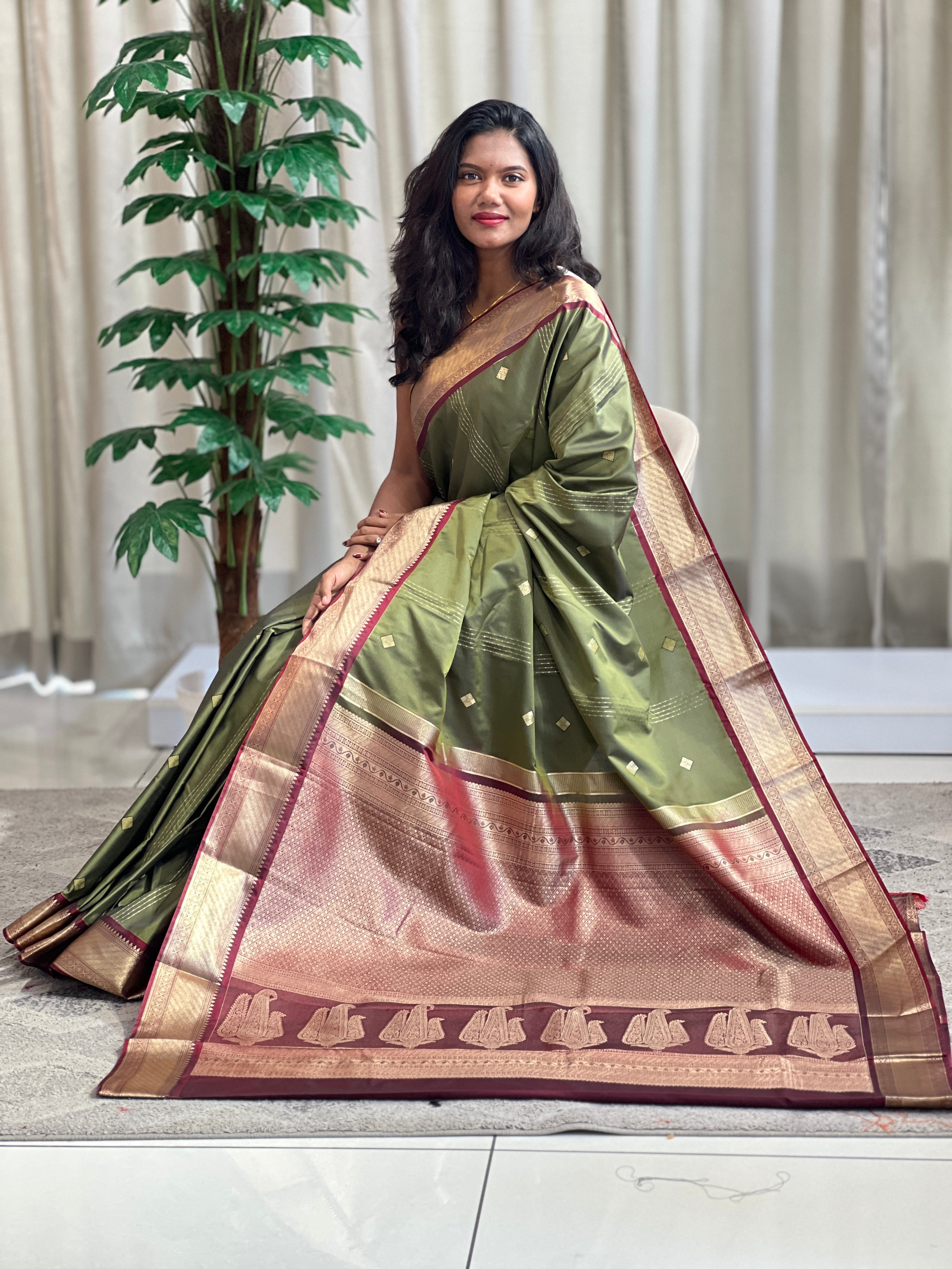 Geometrical Buta Pattern Soft Silk Saree | RVS157