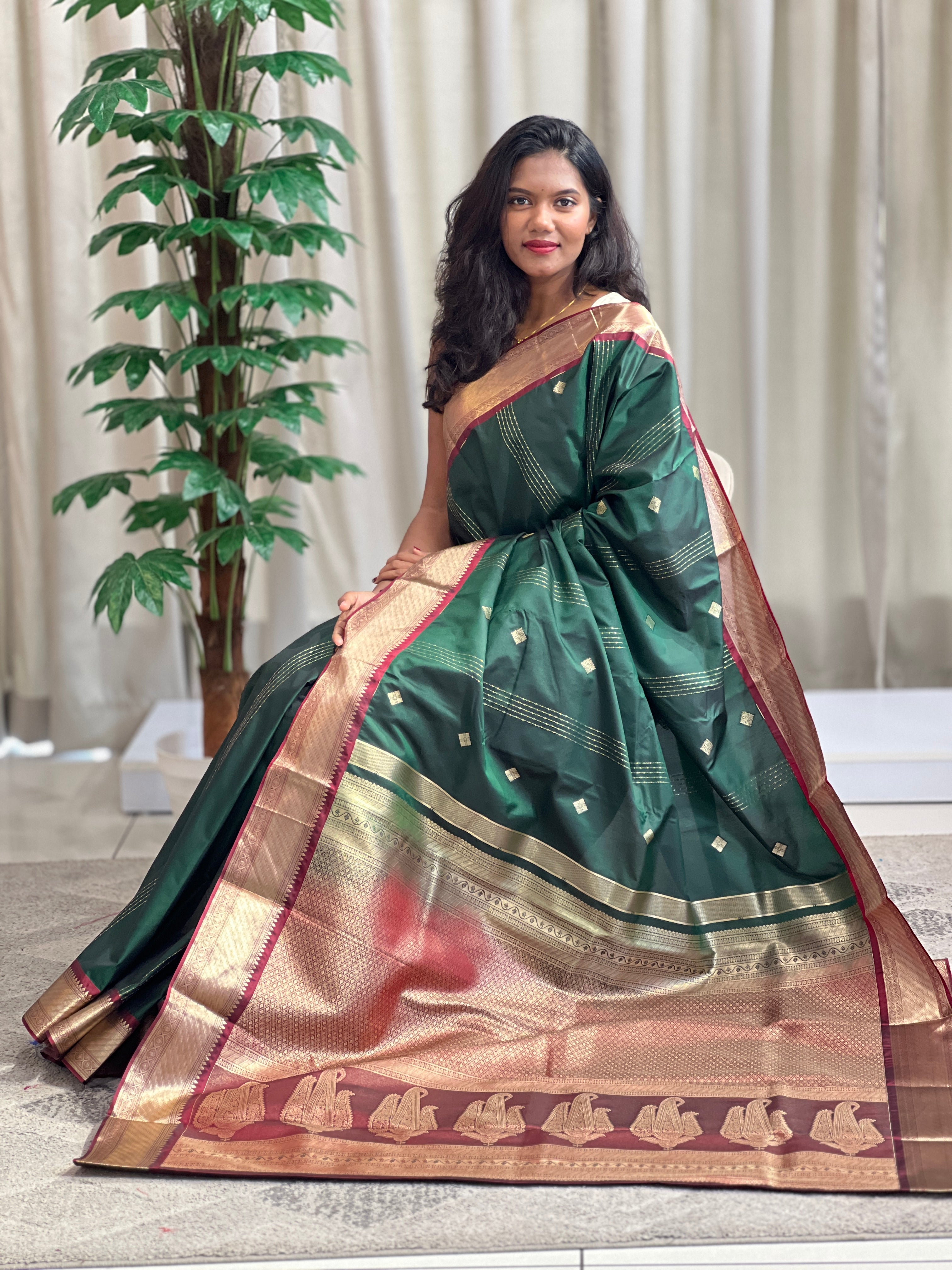 Geometrical Buta Pattern Soft Silk Saree | RVS153