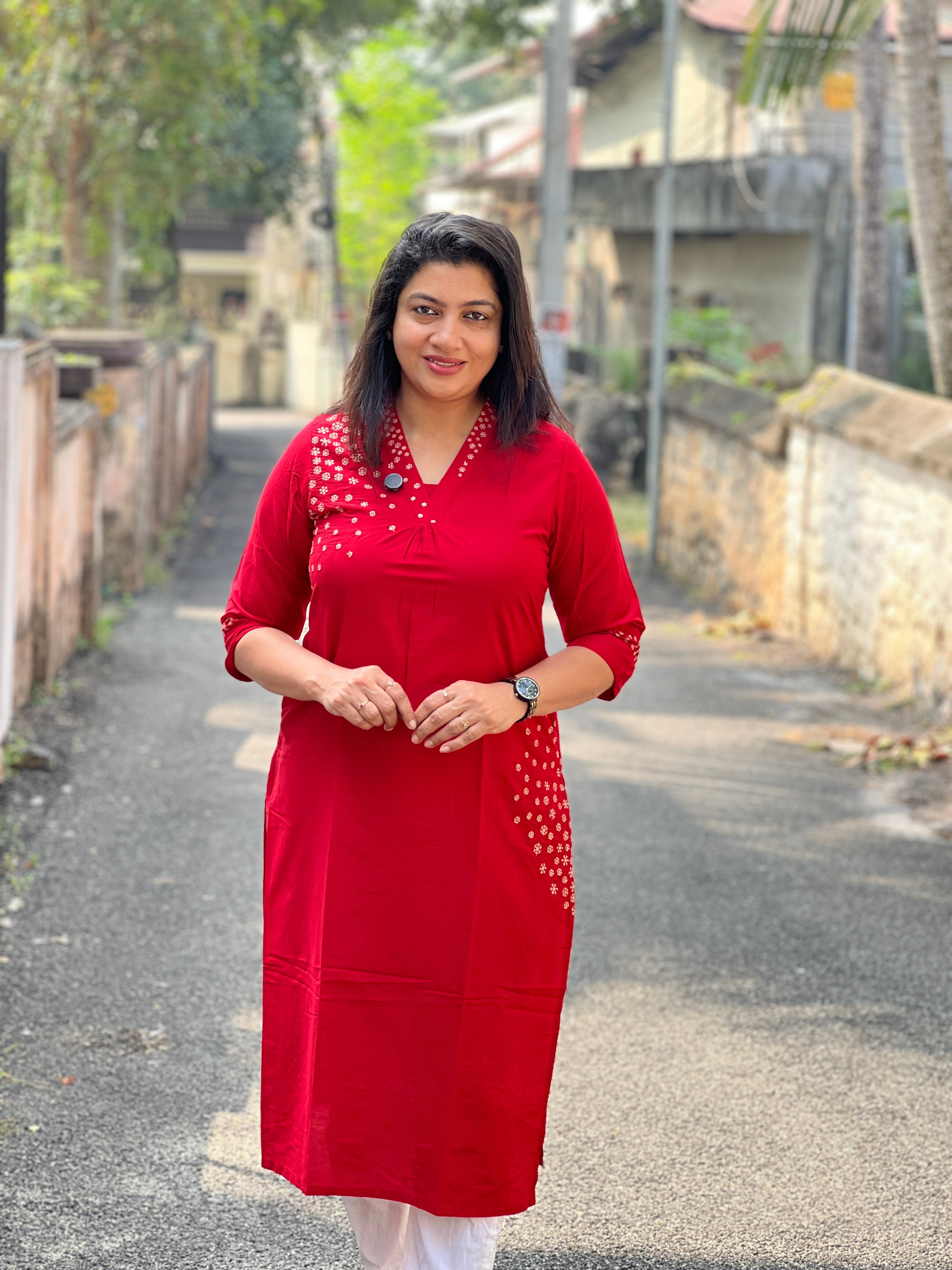 Floral Embroidery Detailed Slub Silk Kurta | VS141