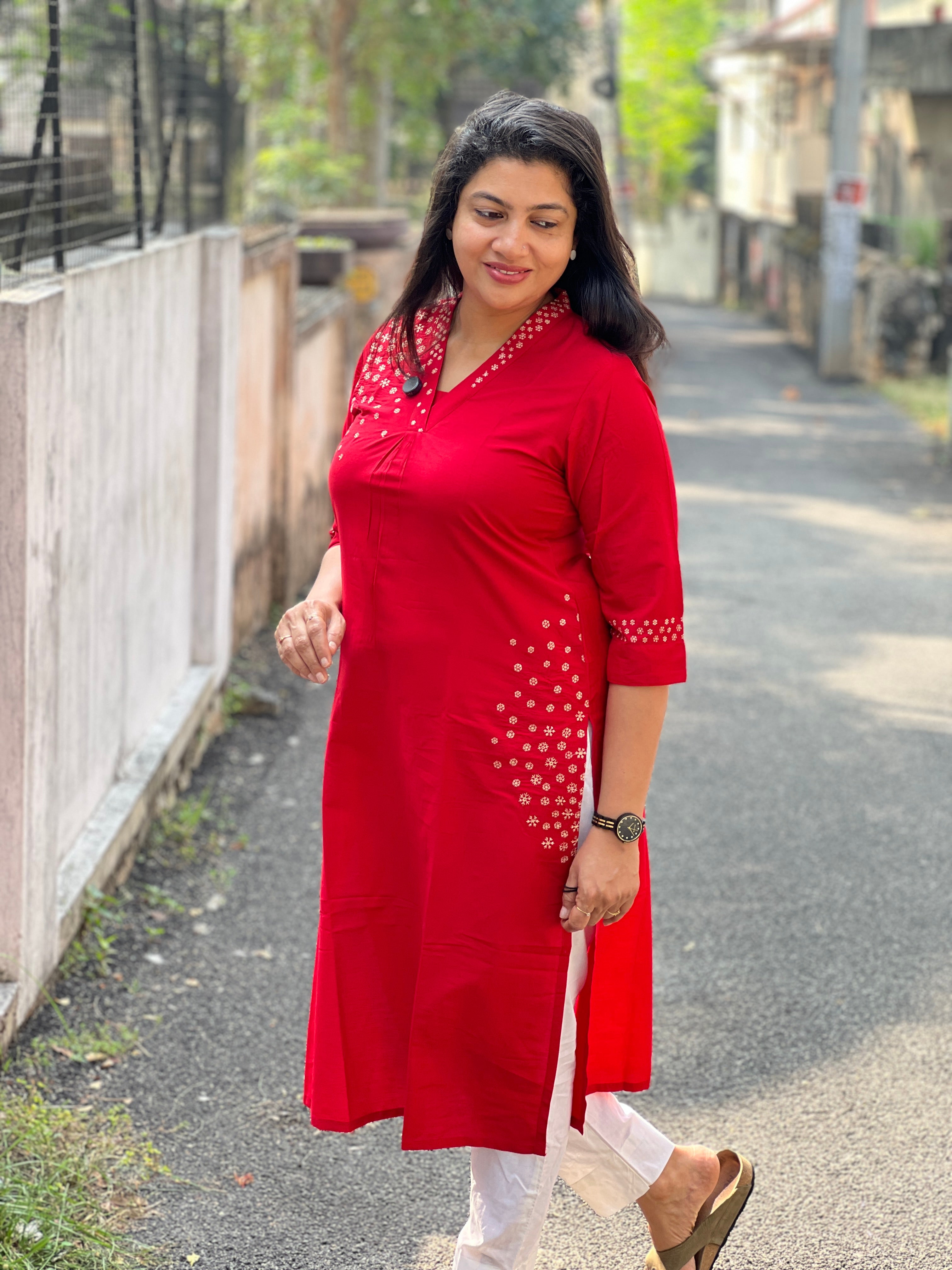 Floral Embroidery Detailed Slub Silk Kurta | VS141