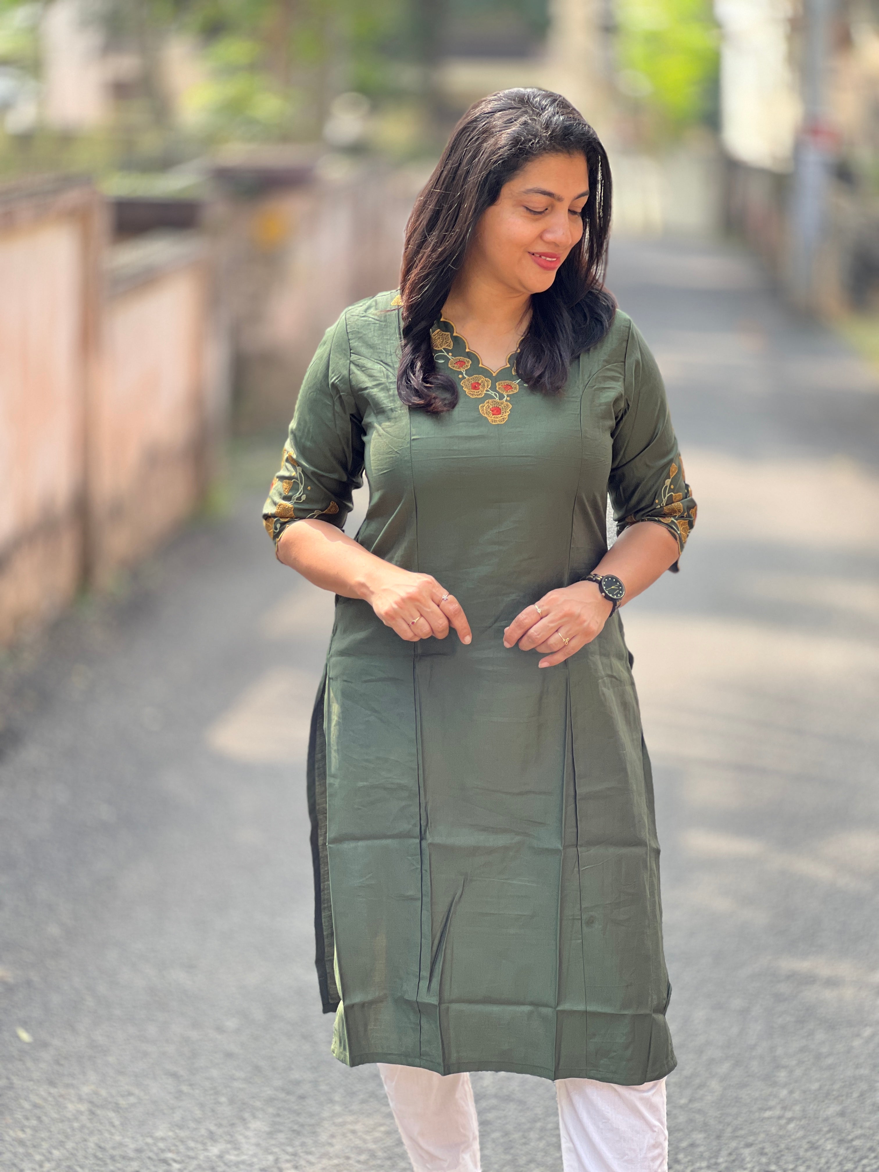 Floral Embroidery Detailed Slub Silk Kurta | VS139