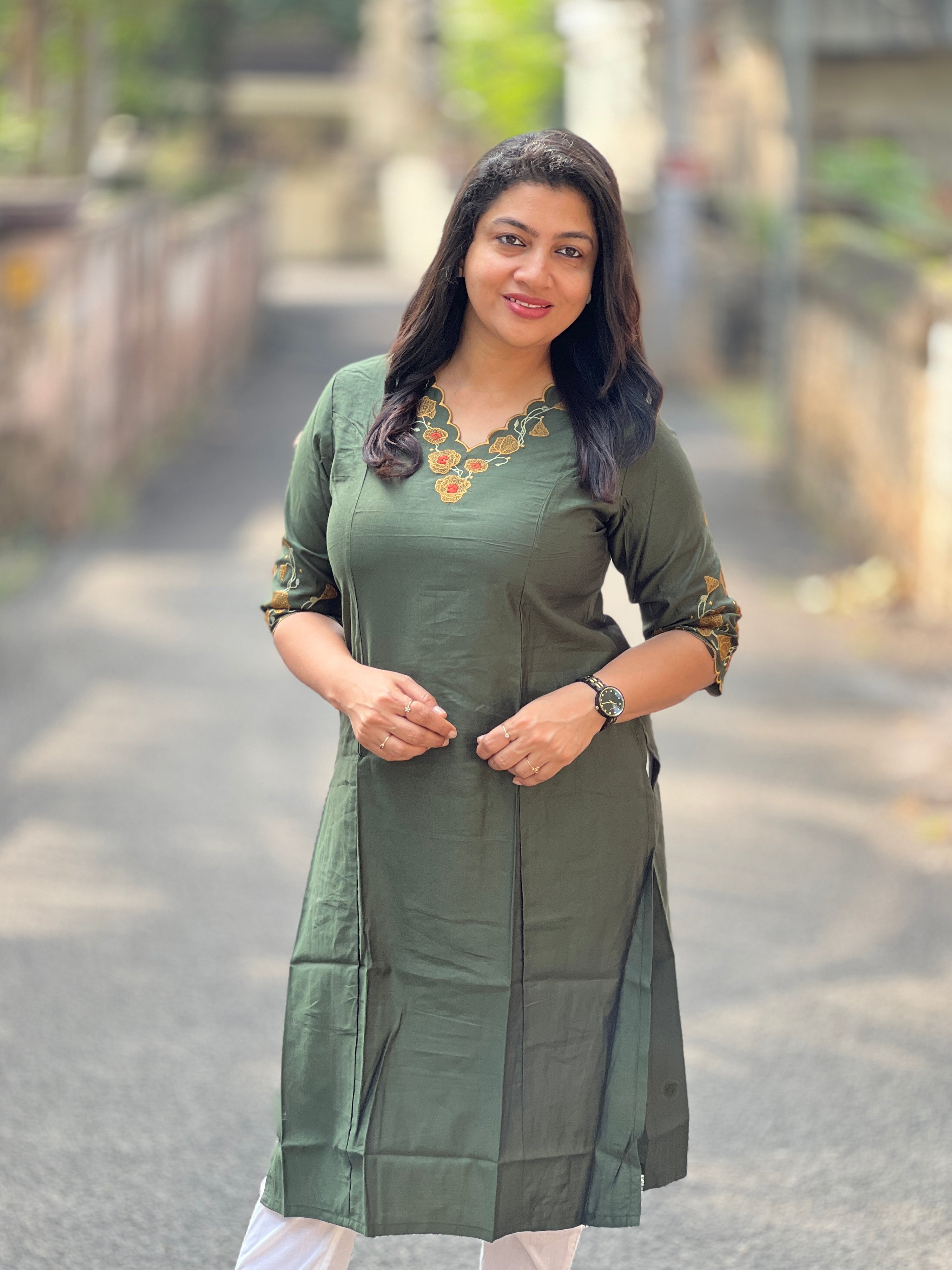 Floral Embroidery Detailed Slub Silk Kurta | VS139