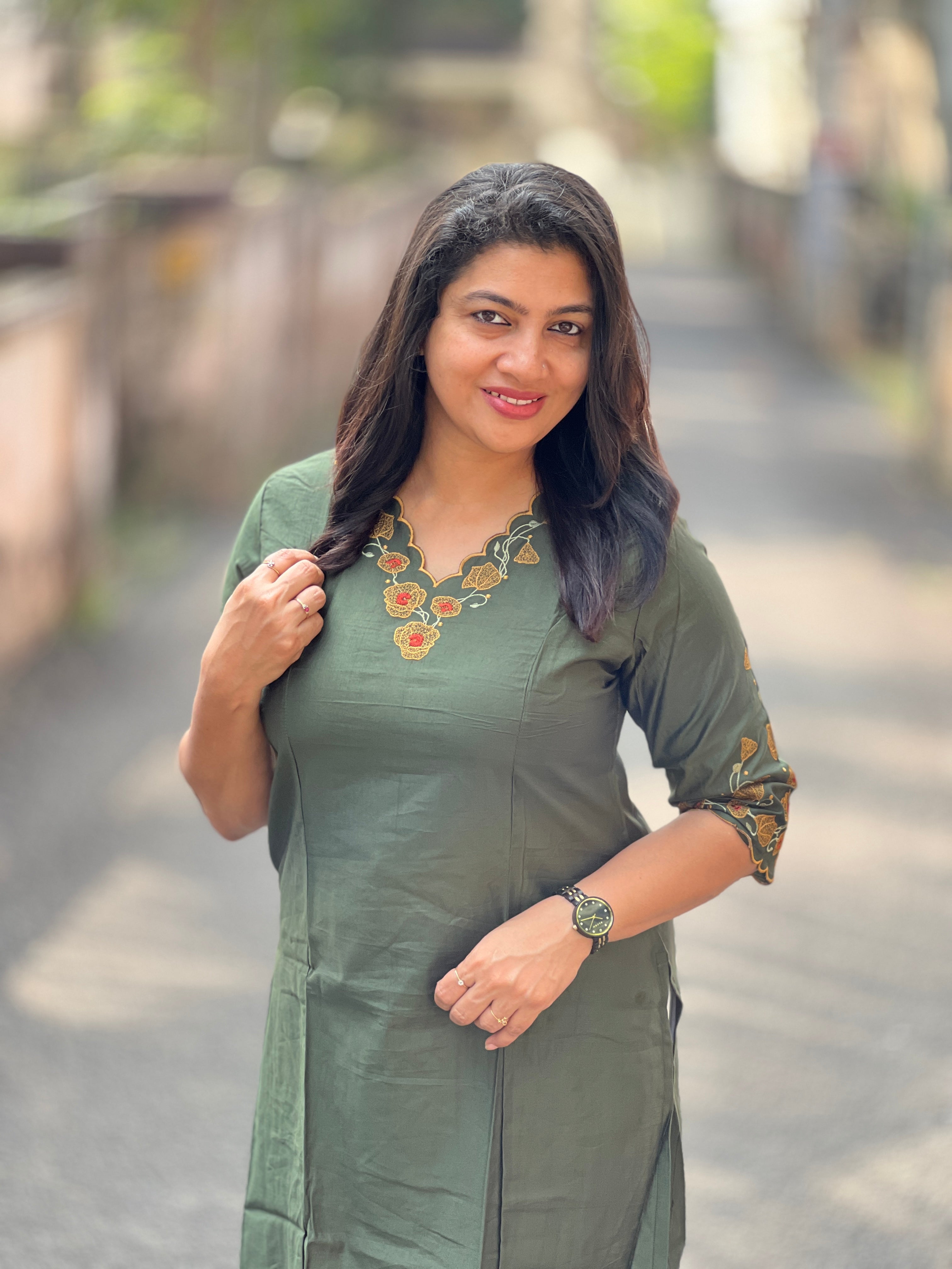 Floral Embroidery Detailed Slub Silk Kurta | VS139